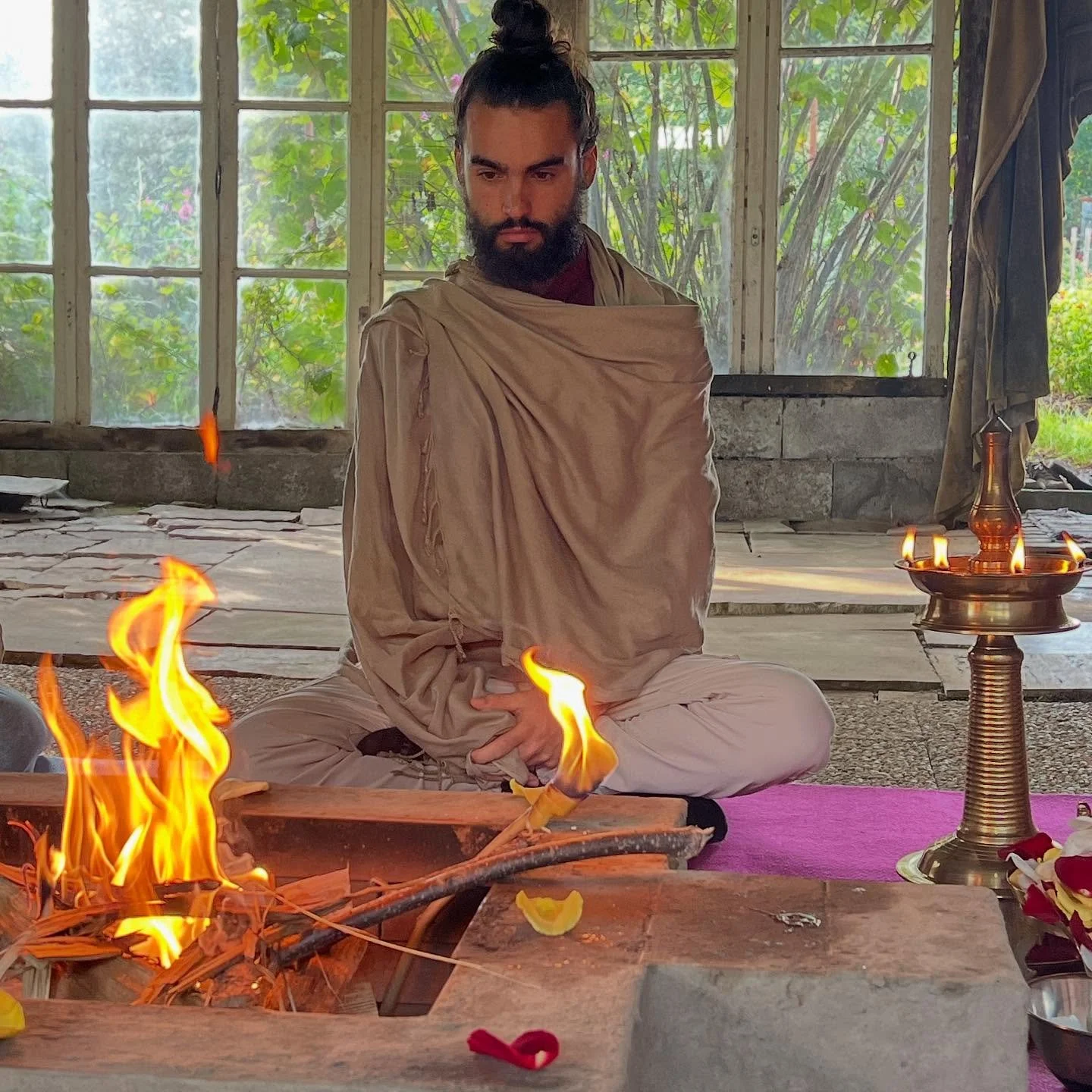 &laquo;&nbsp;Je rend hommage et reconnais que le feu (ext&eacute;rieur et int&eacute;rieur),
me donne la capacit&eacute; de recevoir le tr&eacute;sor d&rsquo;un &eacute;v&egrave;nement, 
d&rsquo;un rituel, du moindre geste et de la moindre action.&nb
