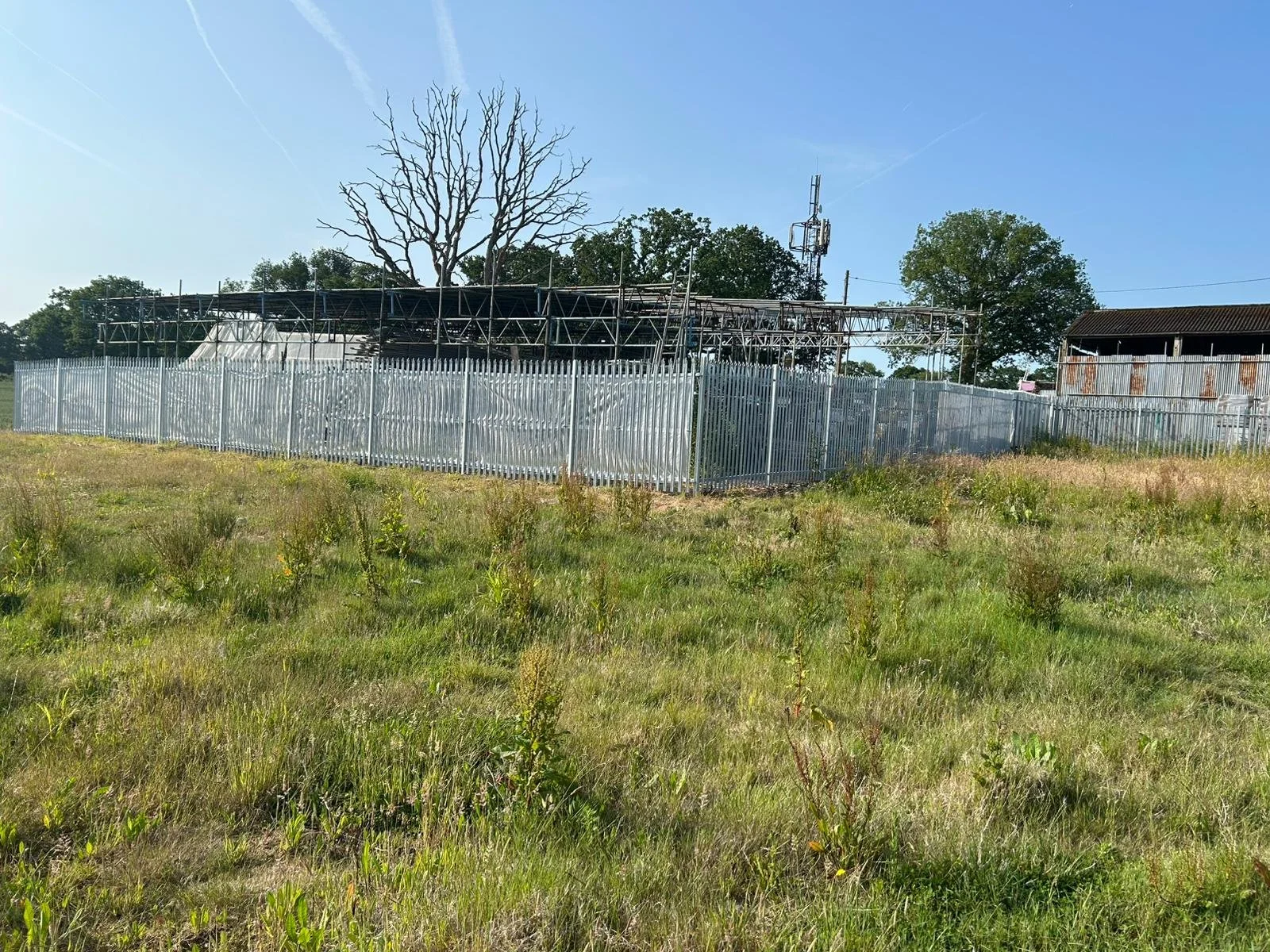 Metal palisade fencing