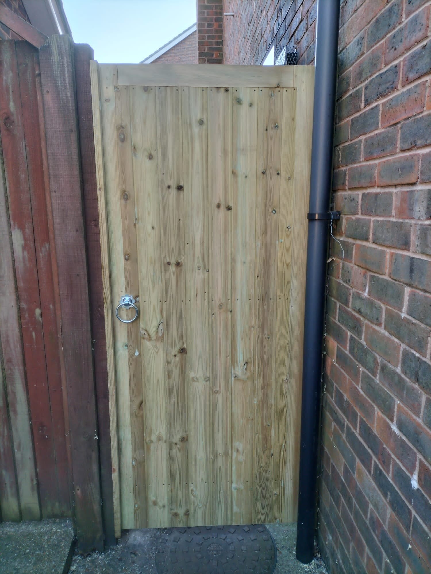 T&G Gate