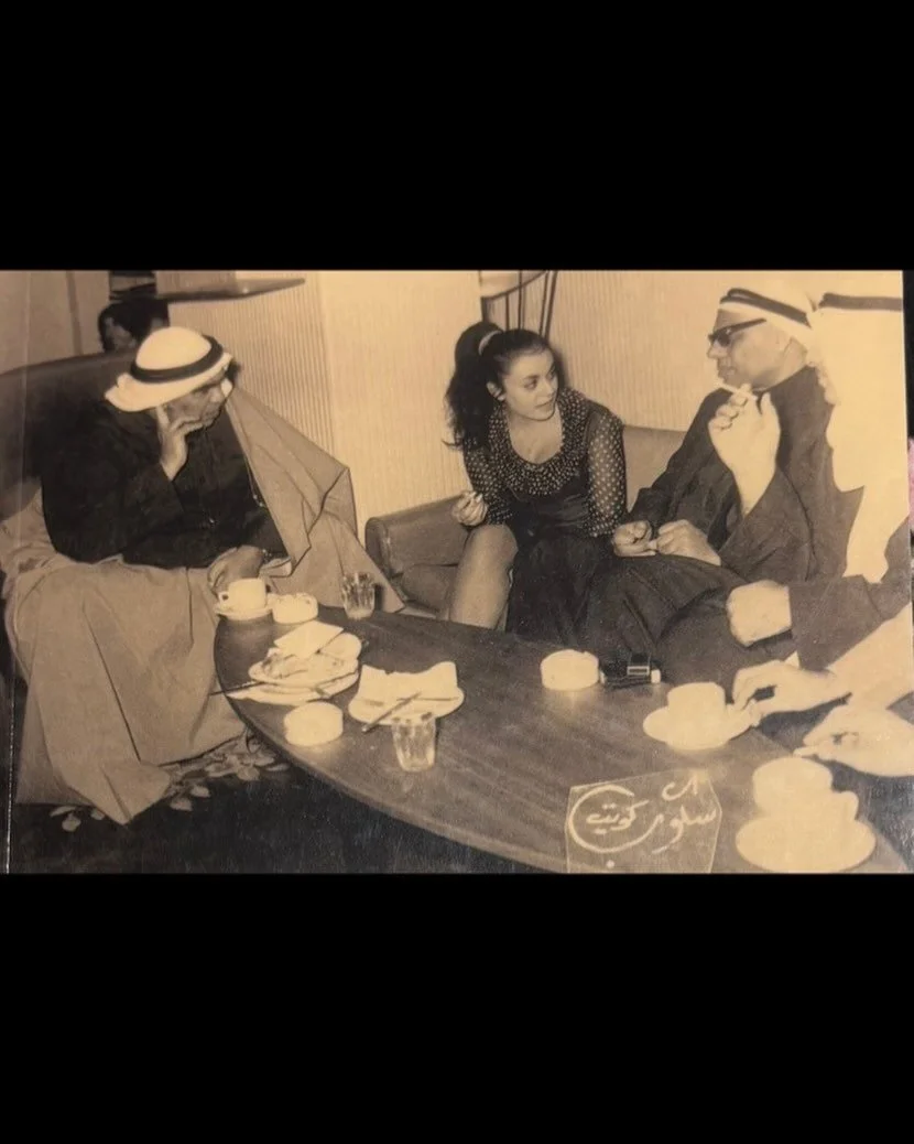 غادة السمان في الكويت. هذه الصورة من كتابها "امرأة عربية حرة"