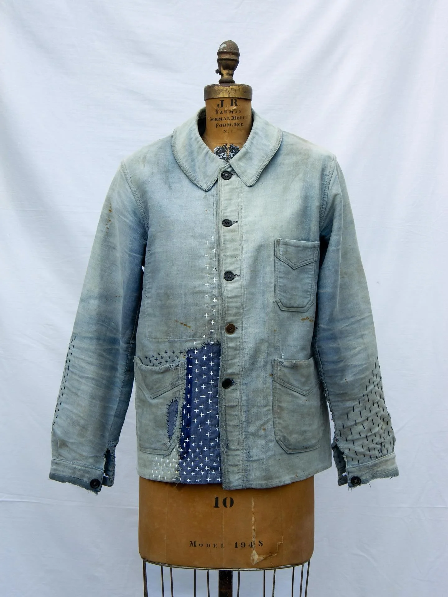 And we&rsquo;re back &hellip; Come find us !
9/28 @uncommonflea (atx sneak peak)
10/2-10/19 @barwfieldwarrentontx 

more events and details will be posted soon 👍🏼

#vintage #chorecoat #workwear #french #molskine #1940s #lebleu #mending #repairs #ha