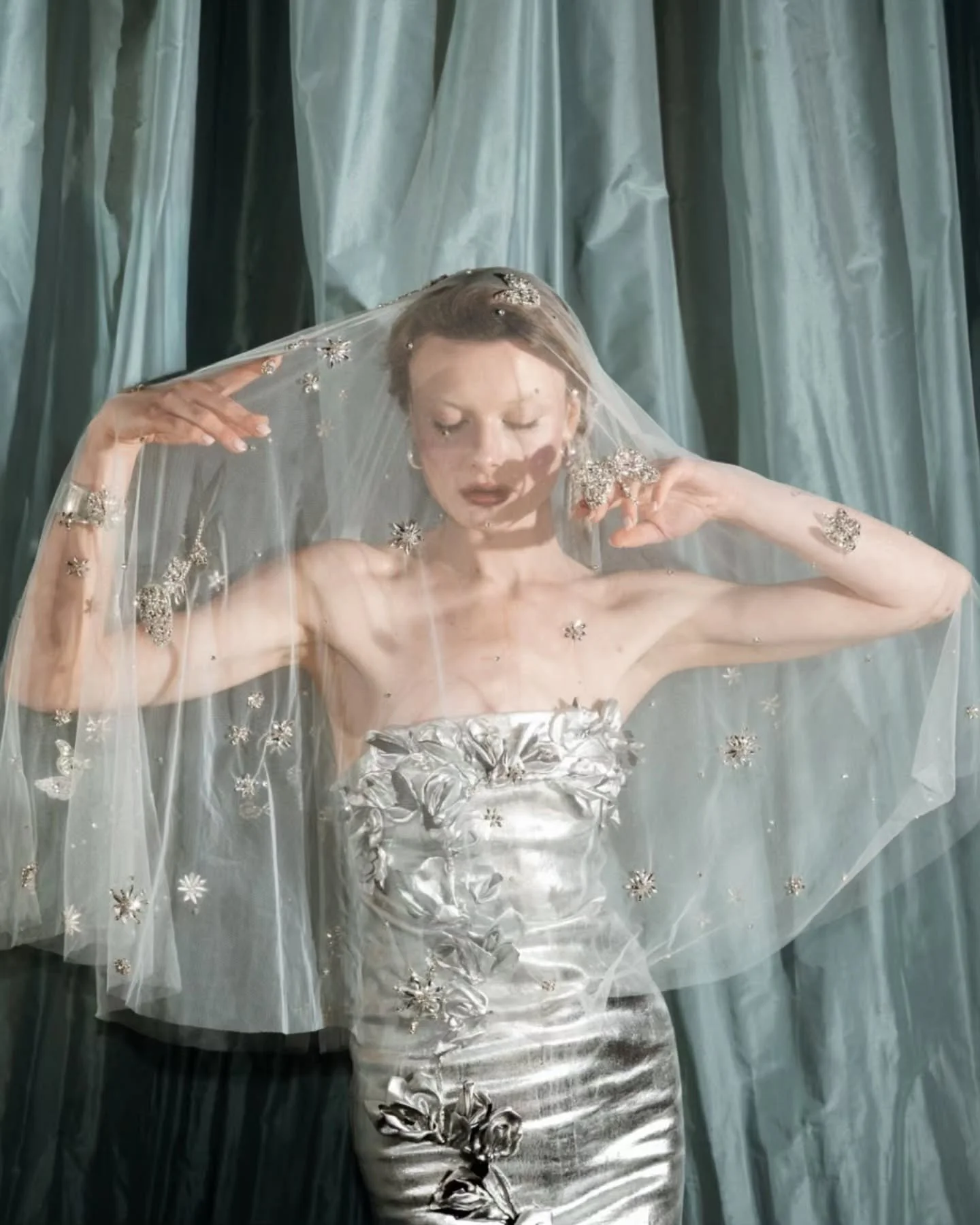 PSA! 📣 Brides can also wear silver 🩶

We are seeing a big trend in weddings with brides shaking up the traditions now.. whether that be to skip parts of the usual lineup of the day, change the order of things around, brides and grooms both having b