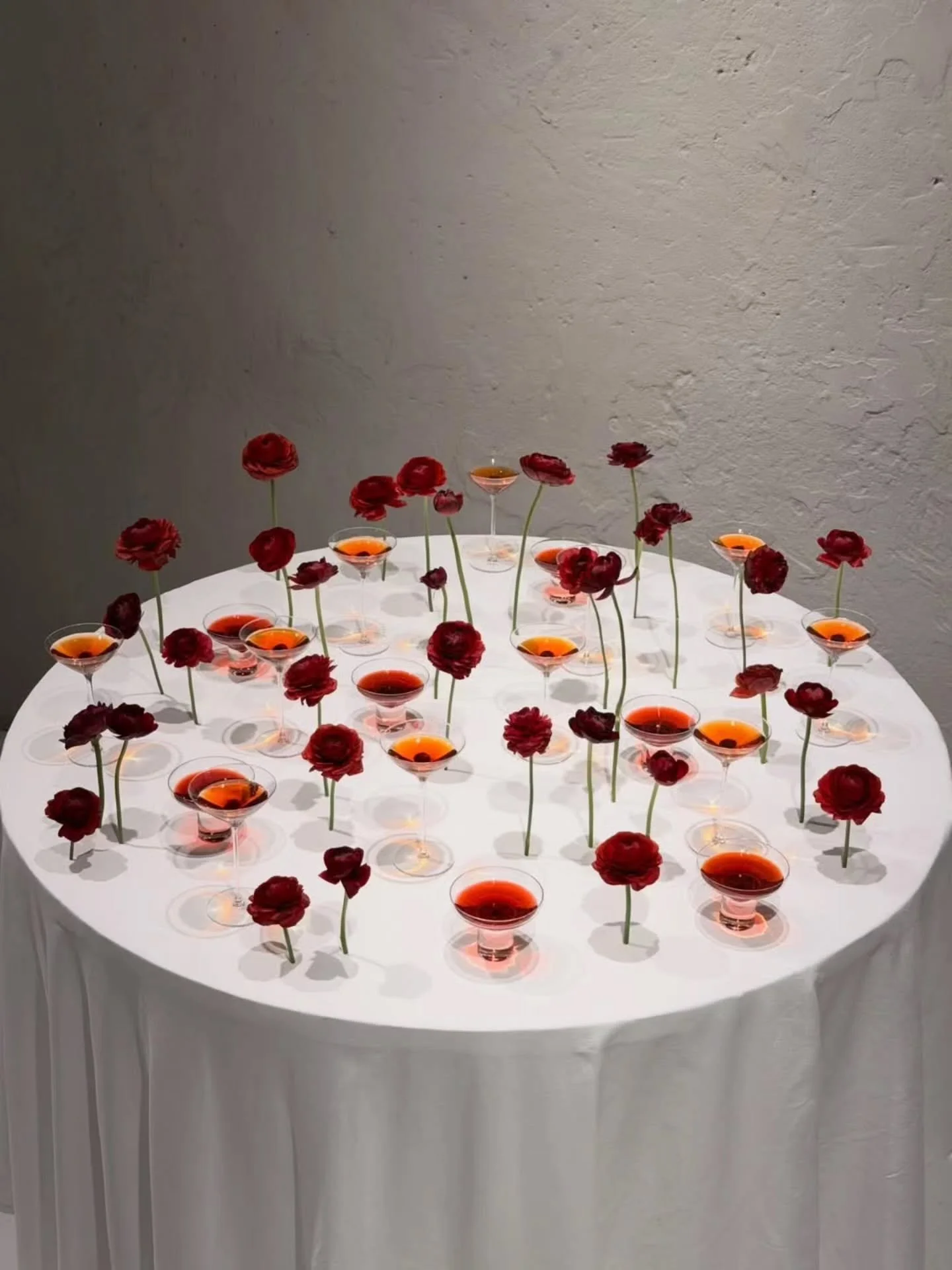 A gorgeous welcome drinks table by @uy.studio &hearts;️❤️