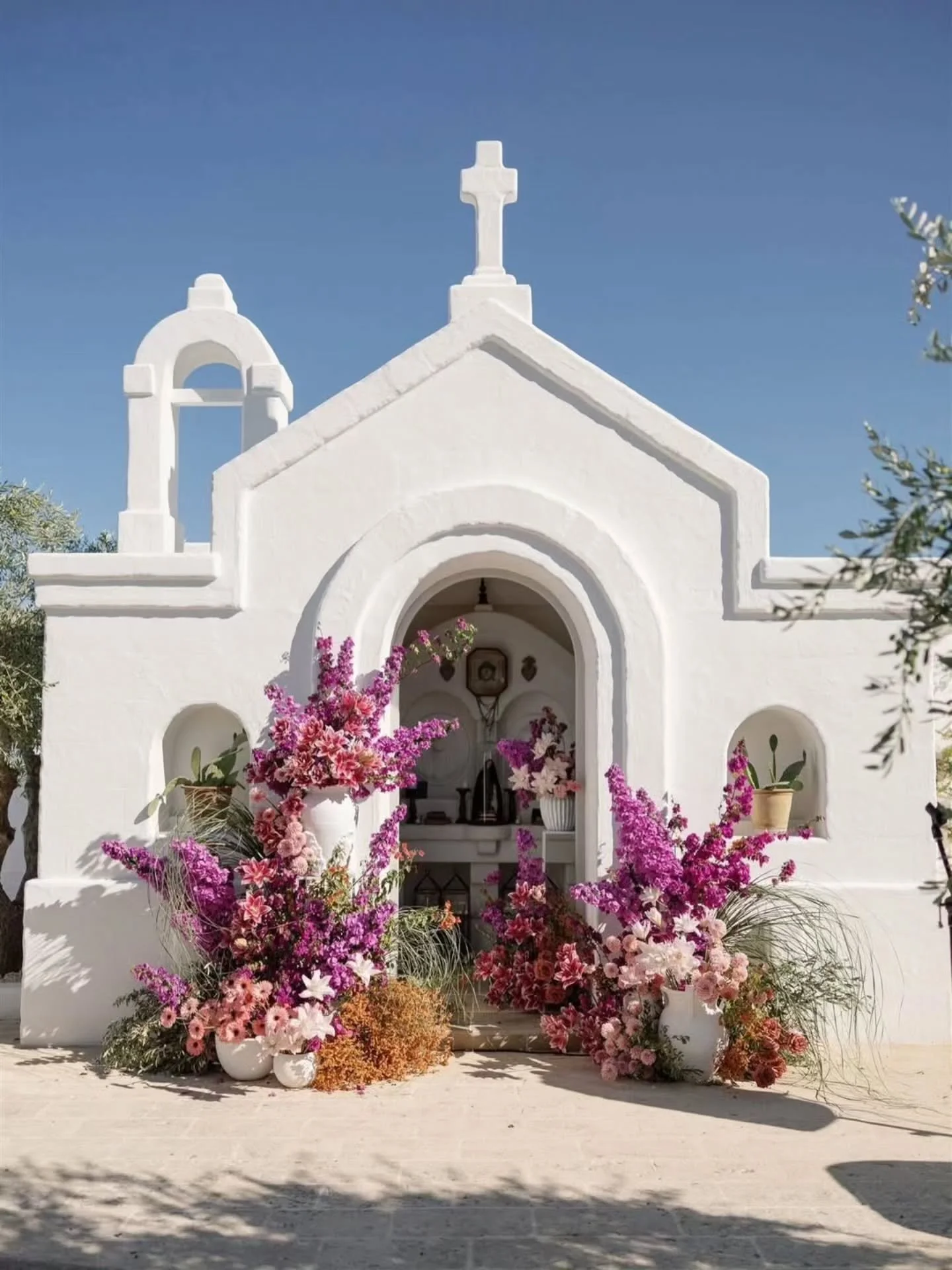 Venue Spotlight: Borgo Ritella, Puglia 🤍

A hidden gem in southern Italy, this restored masseria has white stone architecture, olive groves and effortless Apulian charm.

Borgo Ritella is a private borgo-style venue in Puglia, close to Polignano a M