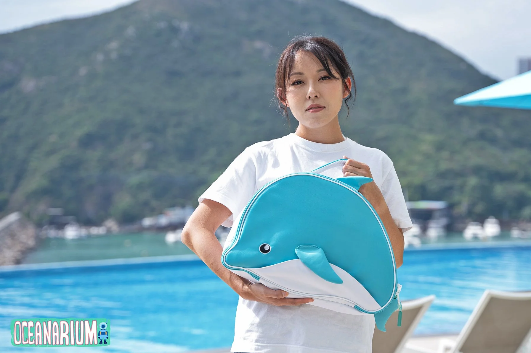 Oceanarium dolphin regulator bag in blue