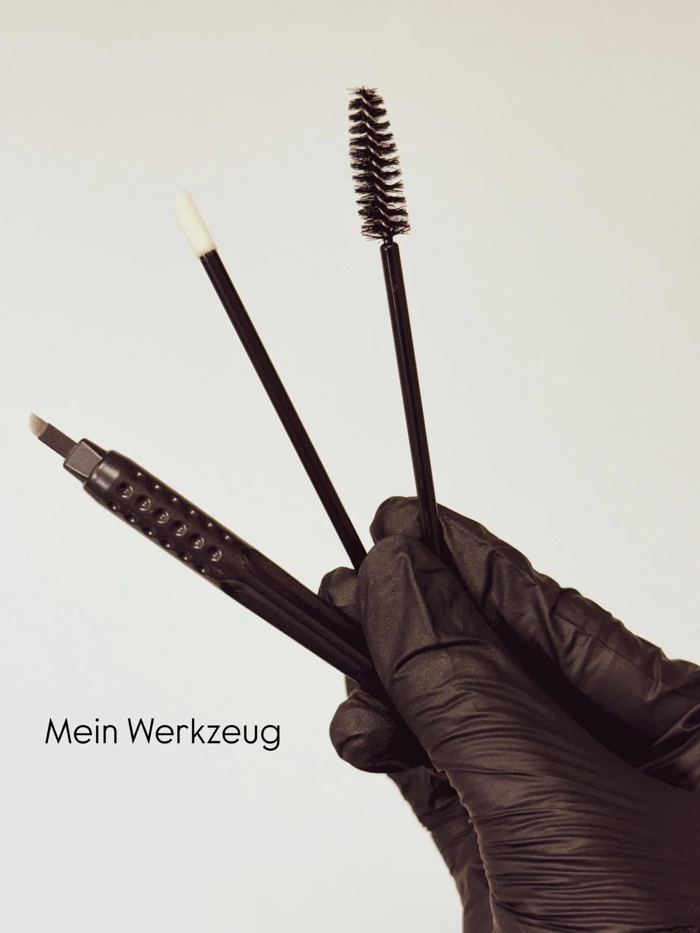 Mein Werkzeug f&uuml;r deine perfekt geformten Augenbrauen durch meine nat&uuml;rliche Microblading Technik.

#cosmetictattooing #microblading #hyperrealisticmicroblading #ʙʀᴏᴡsʙʀᴏᴡsʙʀᴏᴡs #microbladingkoeln