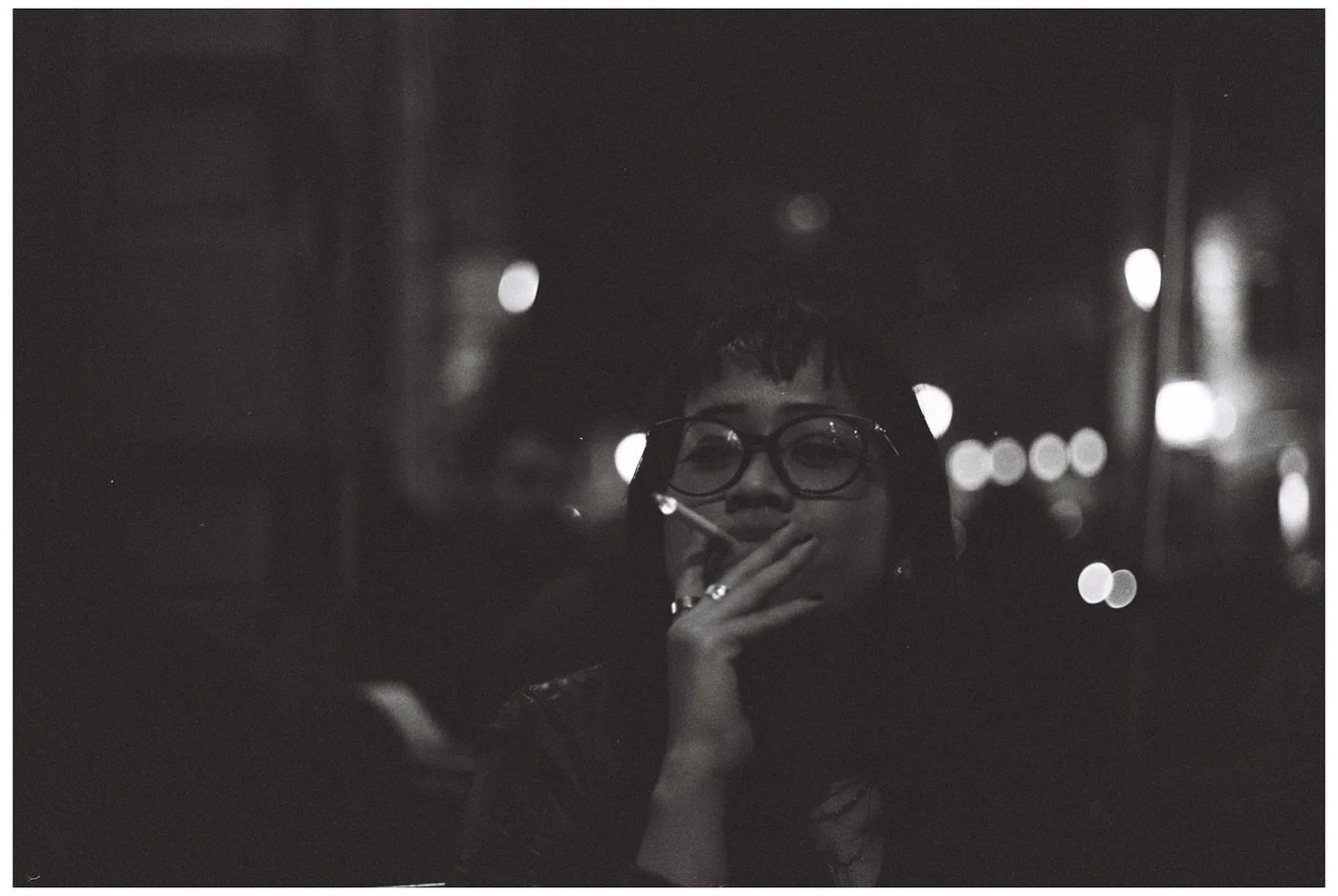 cara having a smoke.

🎞️: #apx400 @agfaphoto_europe
📸: Canon A1

developing and scanning provided by @safelightberlin

#CanonA1 #35mm #filmisnotdead #canonphotography #filmphotography #loadfilm #switzerland #streetphotography #theanaloguedispatch #