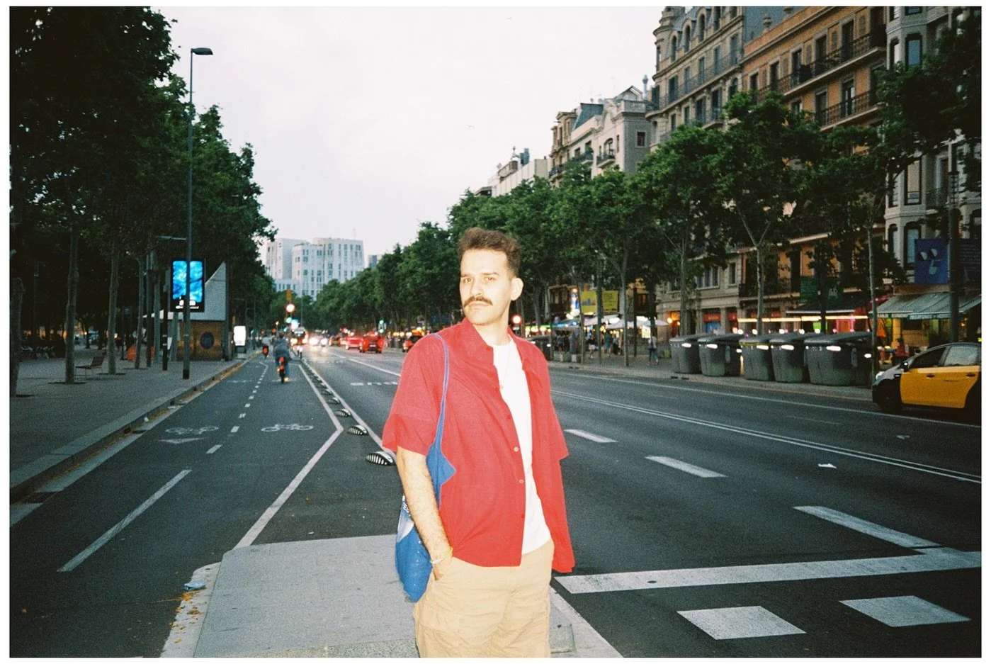 matteo captured by my new olympus.

🎞️: #portra800 @kodakprofessional_europe 
📸: Olympus mju 1

developing and scanning provided by @safelightberlin 

#olympus #35mm #filmisnotdead #portra #filmphotography #loadfilm #theanaloguedispatch #analog #an