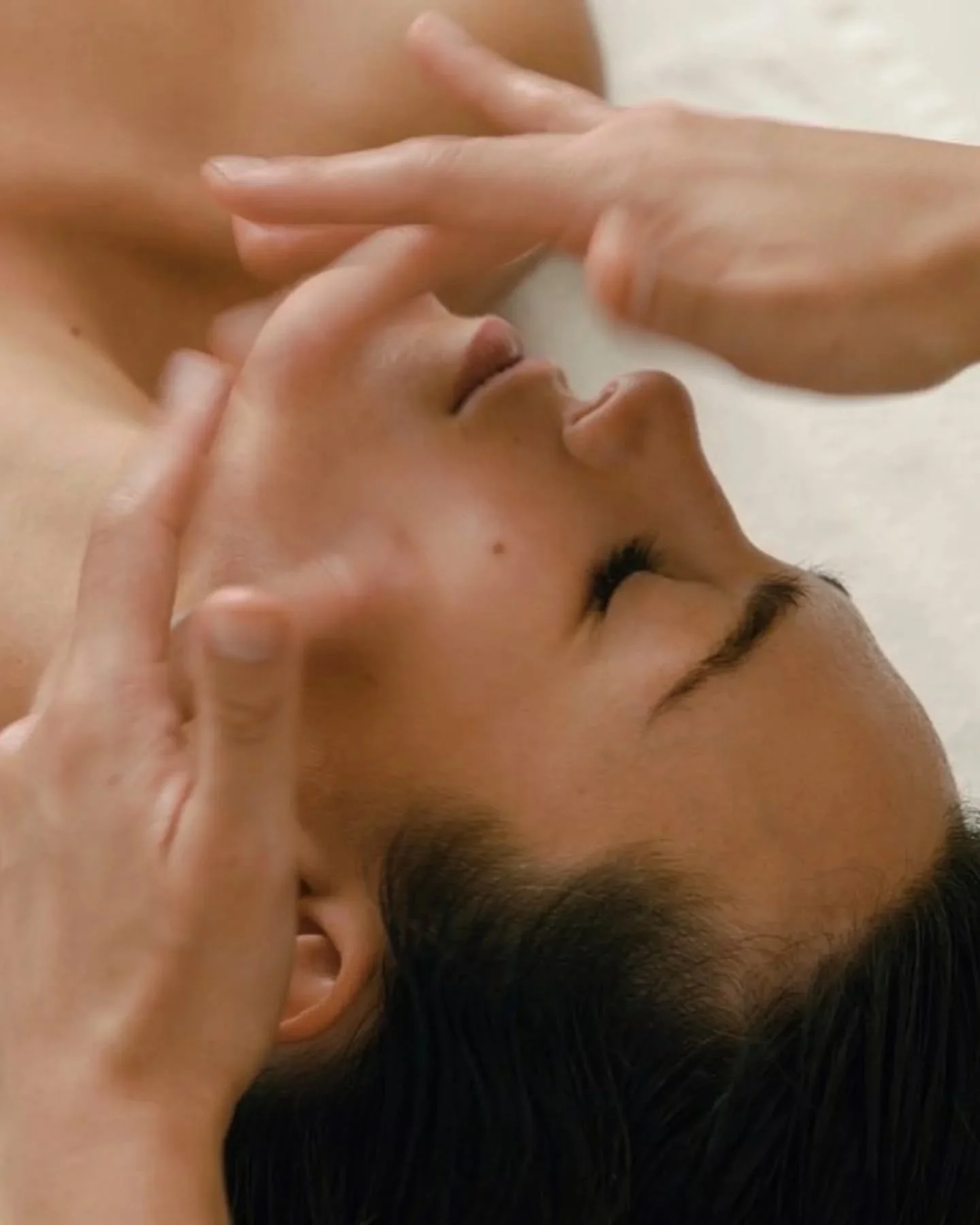 Le soin facialiste &ndash; L&rsquo;art du visage 💆&zwj;♀️

Le soin facialiste est une exp&eacute;rience d&rsquo;exception, o&ugrave; l&rsquo;expertise du geste rencontre le bien-&ecirc;tre profond.
Chaque soin est personnalis&eacute;, pens&eacute; c