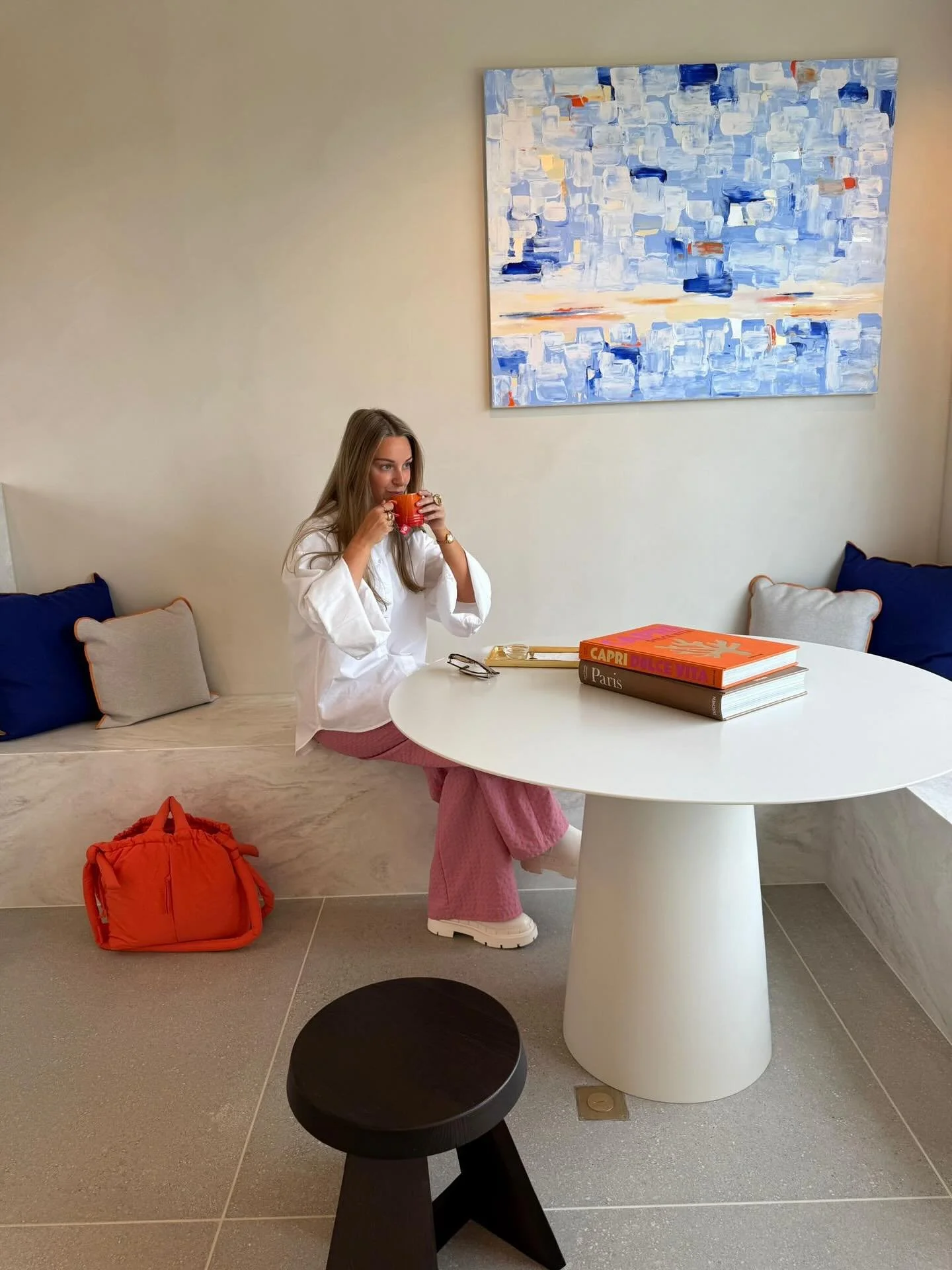 A few cute snaps from @juliehermans 📸

Julie bracht onlangs een bezoek aan Bleu voor een herstellende en huidvernieuwende facial. Aangepast aan de noden van haar huid 🫶🏽🧬.

PS: prachtige zonnebril is eentje van @oogenoorcoenen 💥