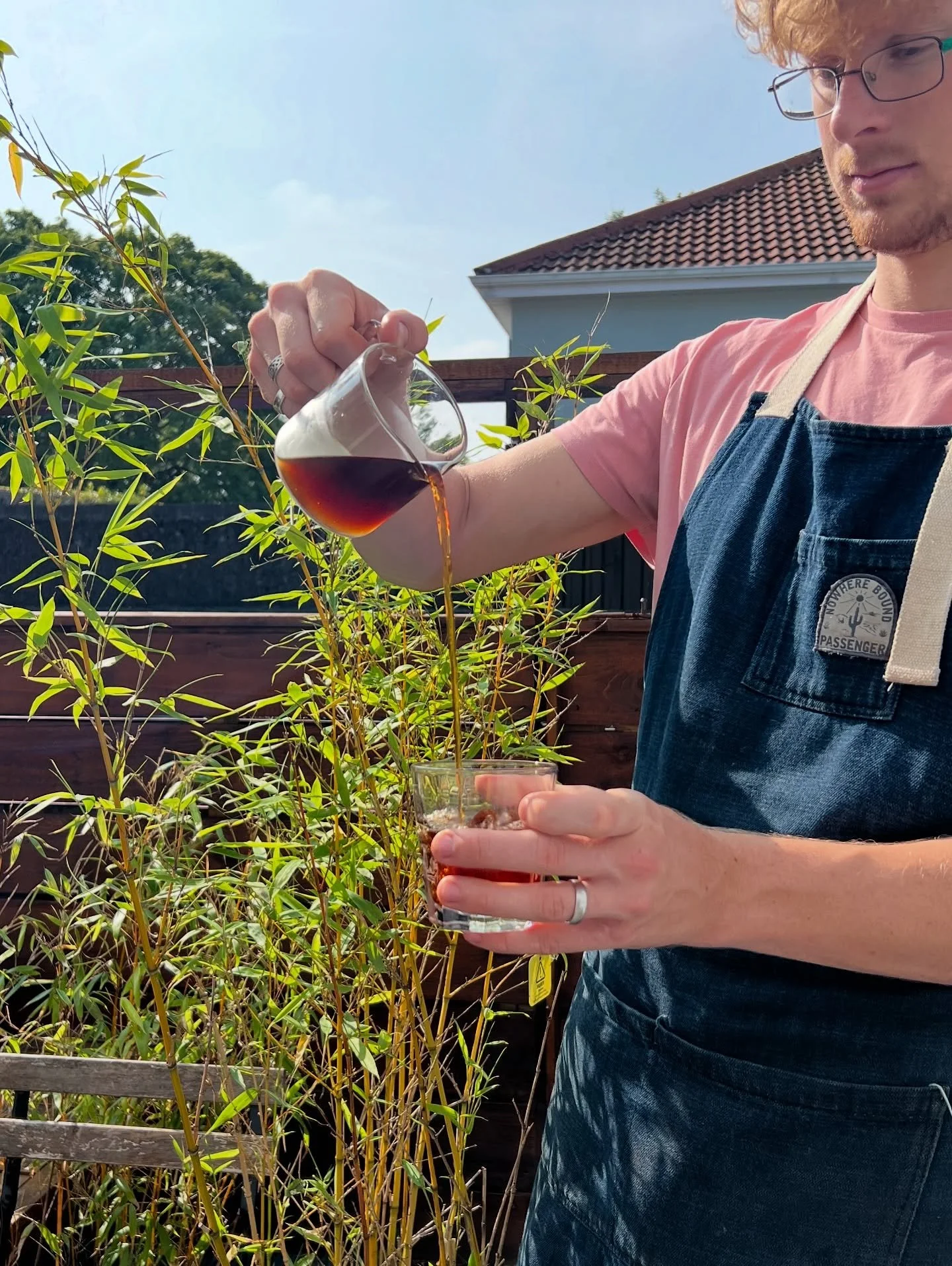 ☀️COLD BREW☀️
Is there a more perfect choice in this weather? Refreshing cold brew on the terrace in the sun!
Currently using a natrual coffee from Bolivia, with some peachy sweetness 🍑
#coffee #coffeetime #cafe #barista #icedcoffee #coldbrew