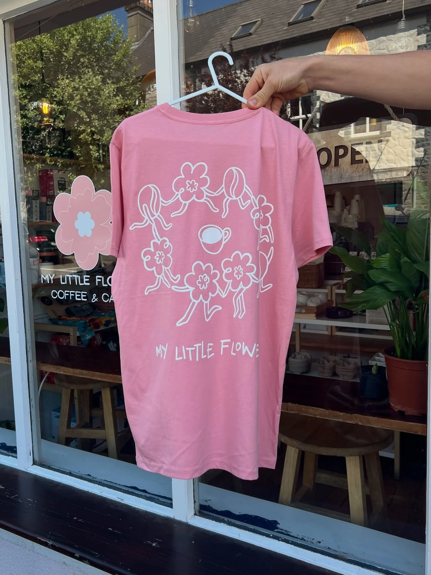 We’ve absolutely loved seeing our merch out in the wild! Fully restocked with our tees + totes, including some extra large sizes! 
Have you grabbed yours yet? 
#cafe #merch #design #coffeeshop #retail