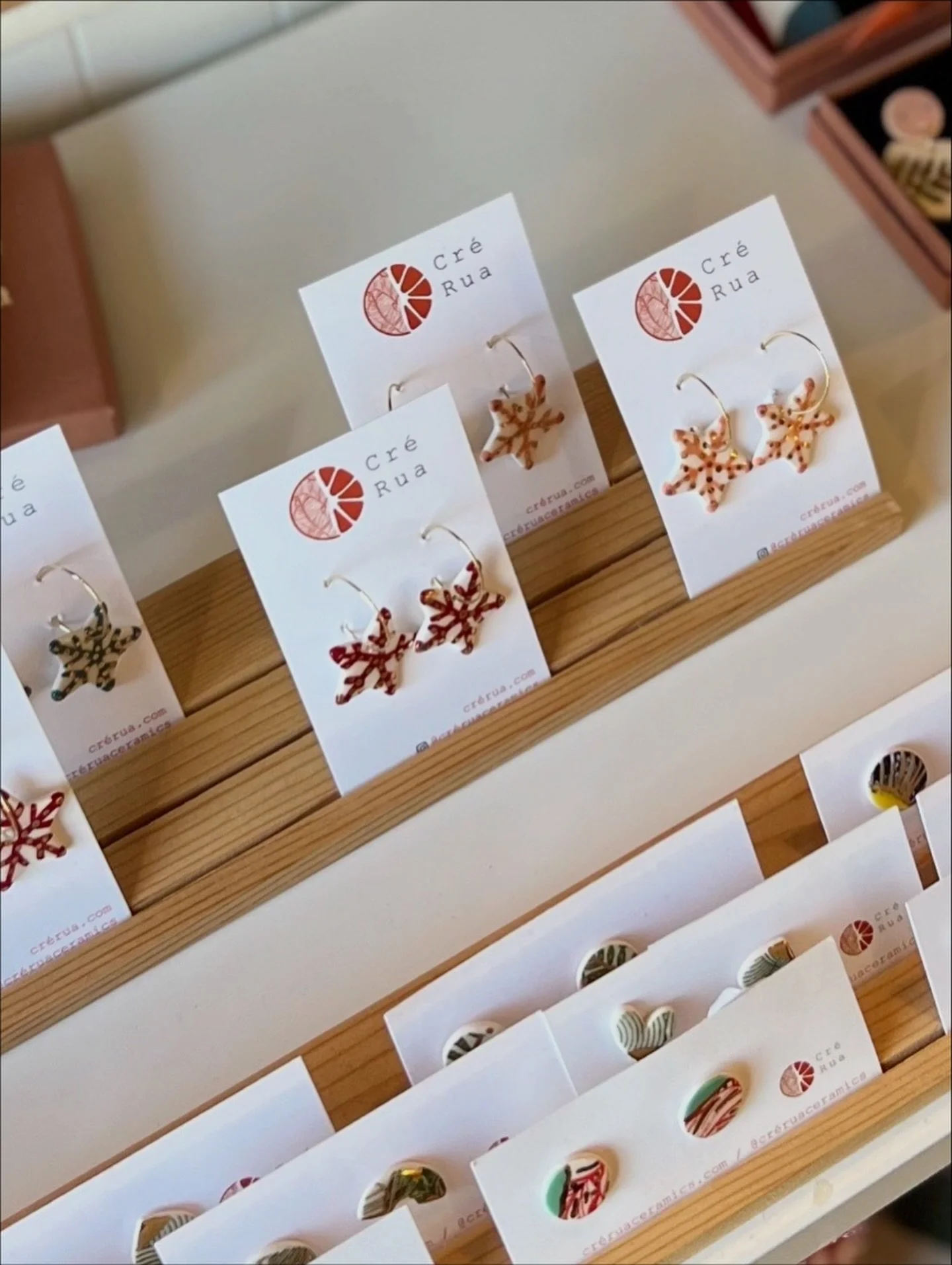 A selection of beautiful locally made ceramic jewellery, made by our friend @creruaceramics the perfect gift 🎁 in supporting local artists and small independent businesses this Christmas 🎄 

#local #artist #gift #christmas #jewellery