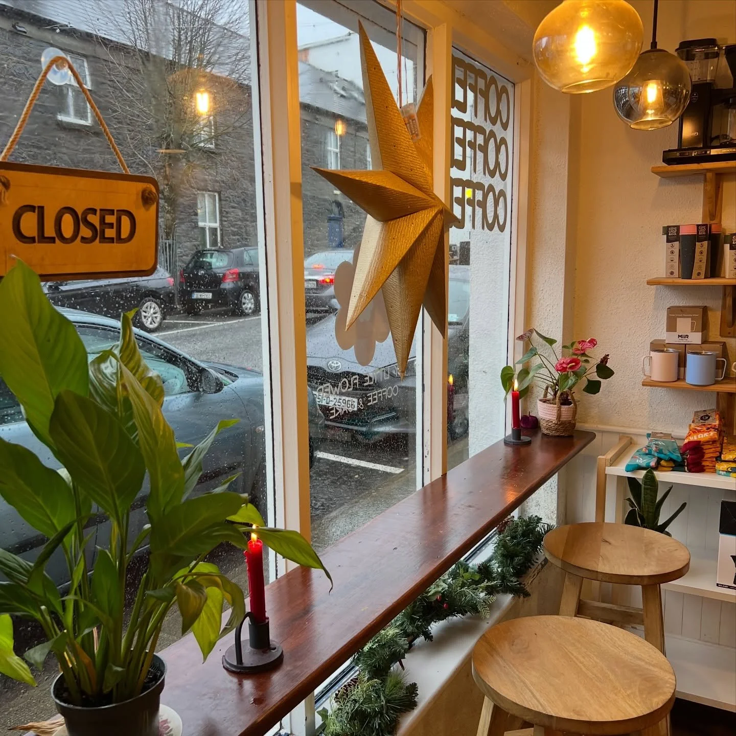 It&rsquo;s starting to feel very festive around here now 🕯️🎄

We&rsquo;re looking forward to welcoming evergone over the next few weeks, always a lovely time in our little cafe! 

Proper good coffee, and mince pies all await you 🥧

#cafe #coffeesh