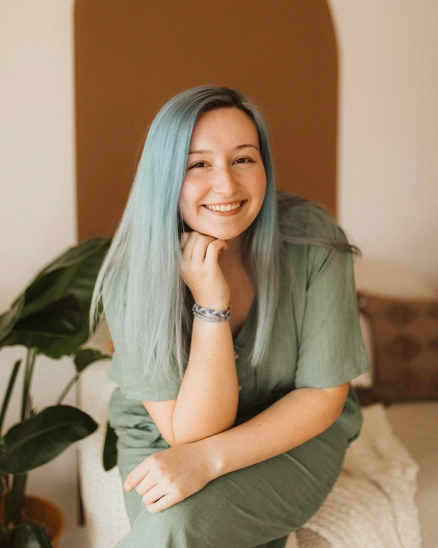 the &lsquo;get to know your photographer&rsquo; trend but make it a post 🤭
.
- name: lane
- age: 26
- years in business: 7
- fave piece of gear: my 35mm lens (but I&rsquo;ve been falling back in love with my 85 recently!)
- previous jobs: barista + 