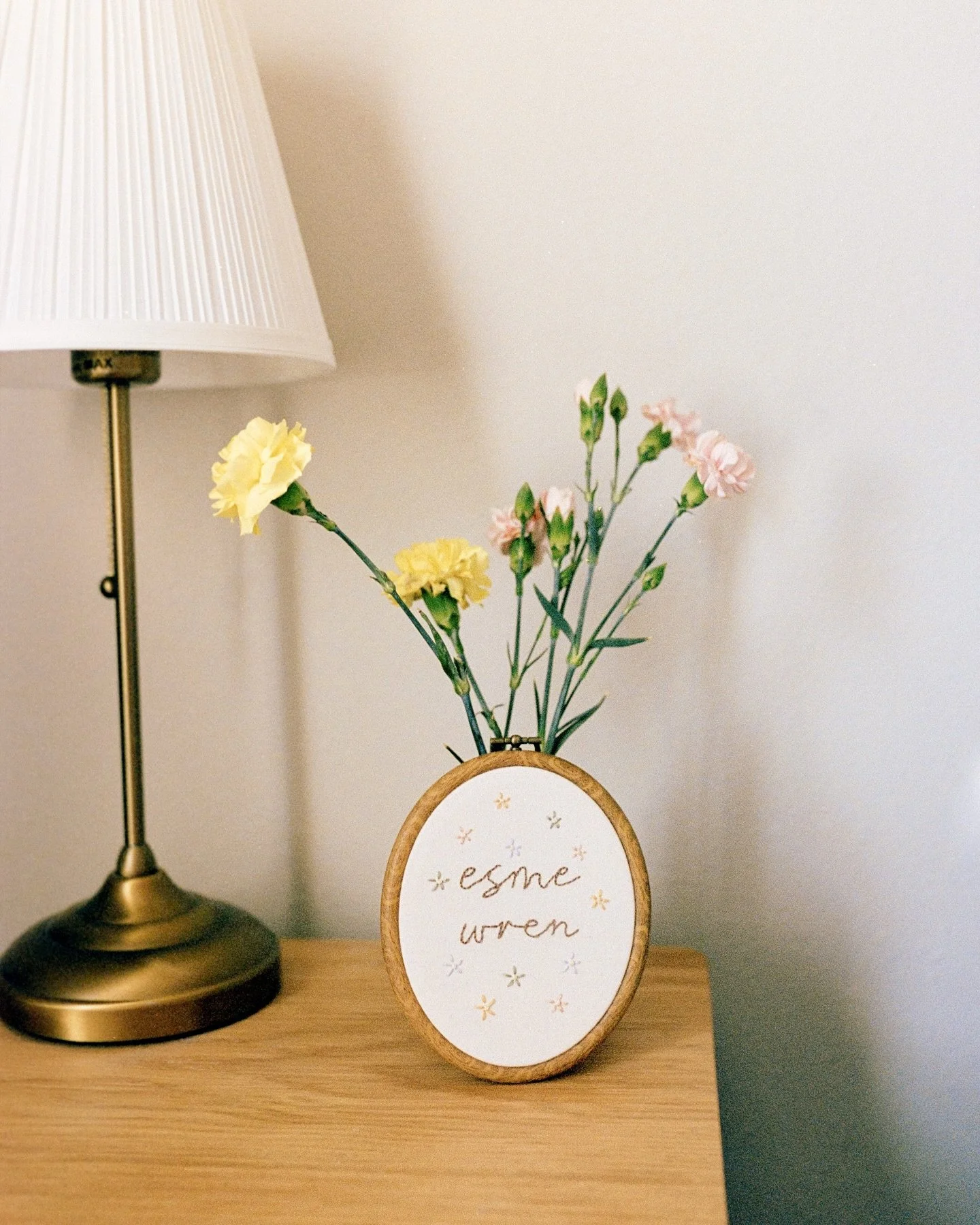 esme&rsquo;s newborn session on film 🎞️
.
if you think I forgot about esme&rsquo;s film, think again! I just had a heck of a time picking out which to post 😅 I love all of them, but the one of asher being a little photographer will forever be a fav