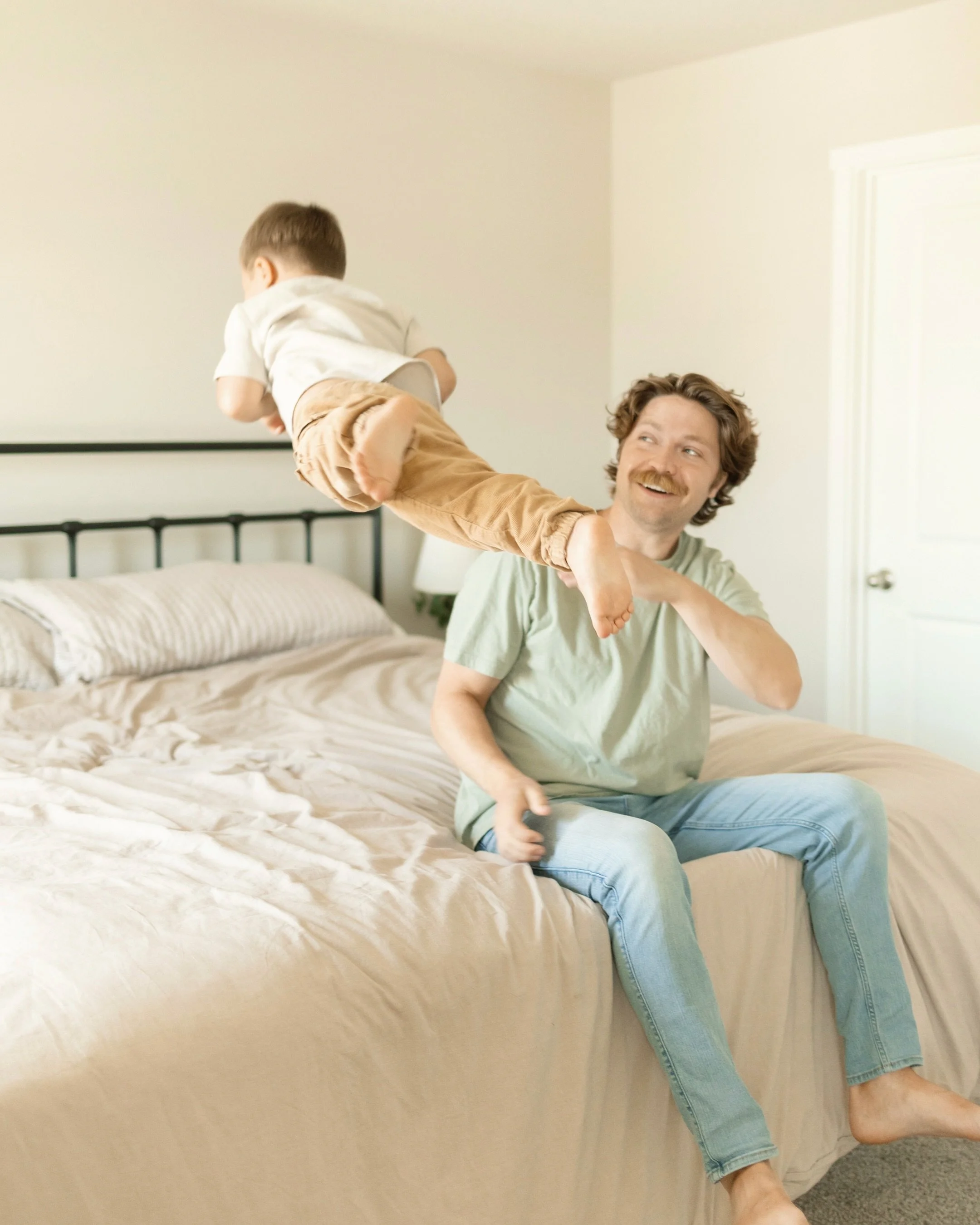 the unexpected, the in between, and a few bloopers 😉 like any session with kids, newborn sessions can be chaotic, but in the absolute best way. the chaos is where you get the magic 💫