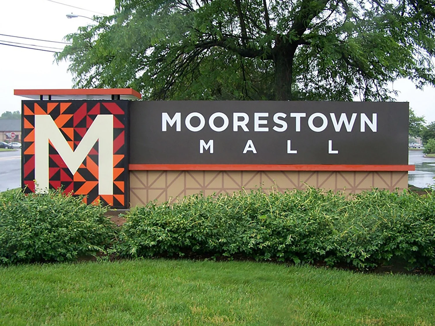 Custom mall monument and tenant signage in the Phoenix metro