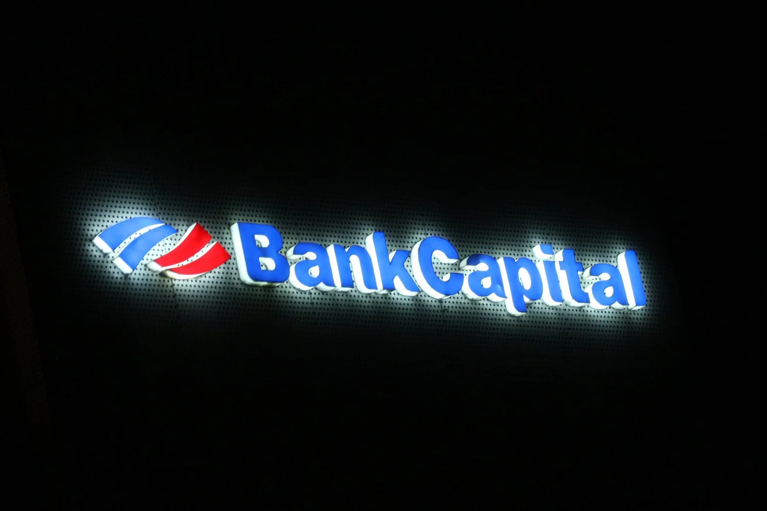 Custom monument and channel letter signs for banks in Scottsdale, Arizona