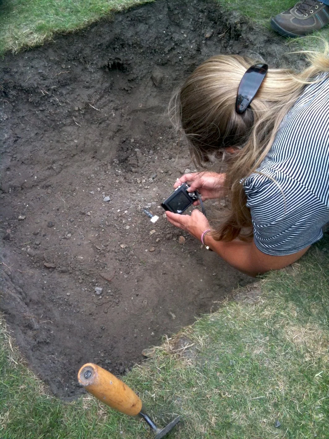 Carenza Lewis,   Dig & Sow    (2012), photo by Robert Pacitti