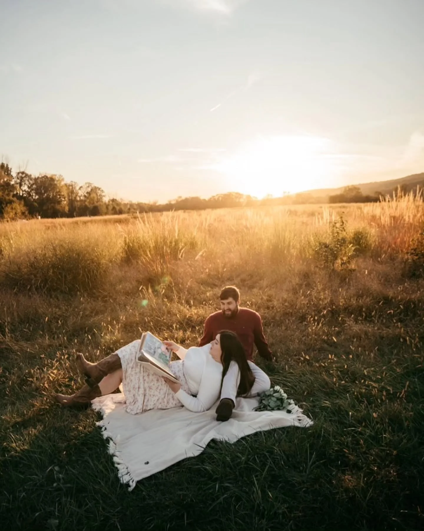 We're obsessed with thesebshots from Kayla + Matt's engagement session 🌾☀️

Captured by: @amanda.from.lovestruck