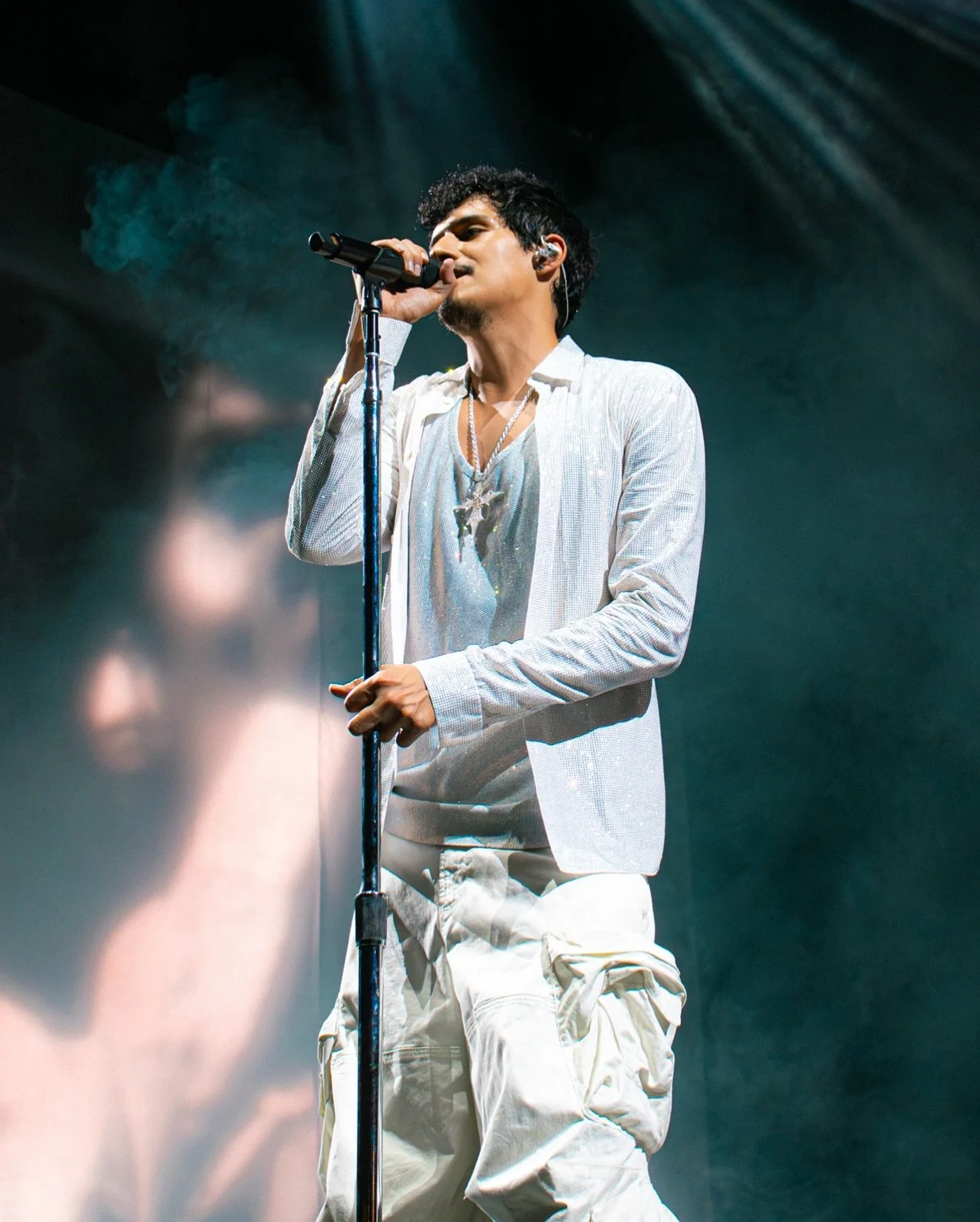 Omar Apollo 🖤

📸: @andreavphotos 

.
.

#concert #livemusic #concertphotography #livenation #livemusicphotography #omarapollo #redhatamphitheater #orlando