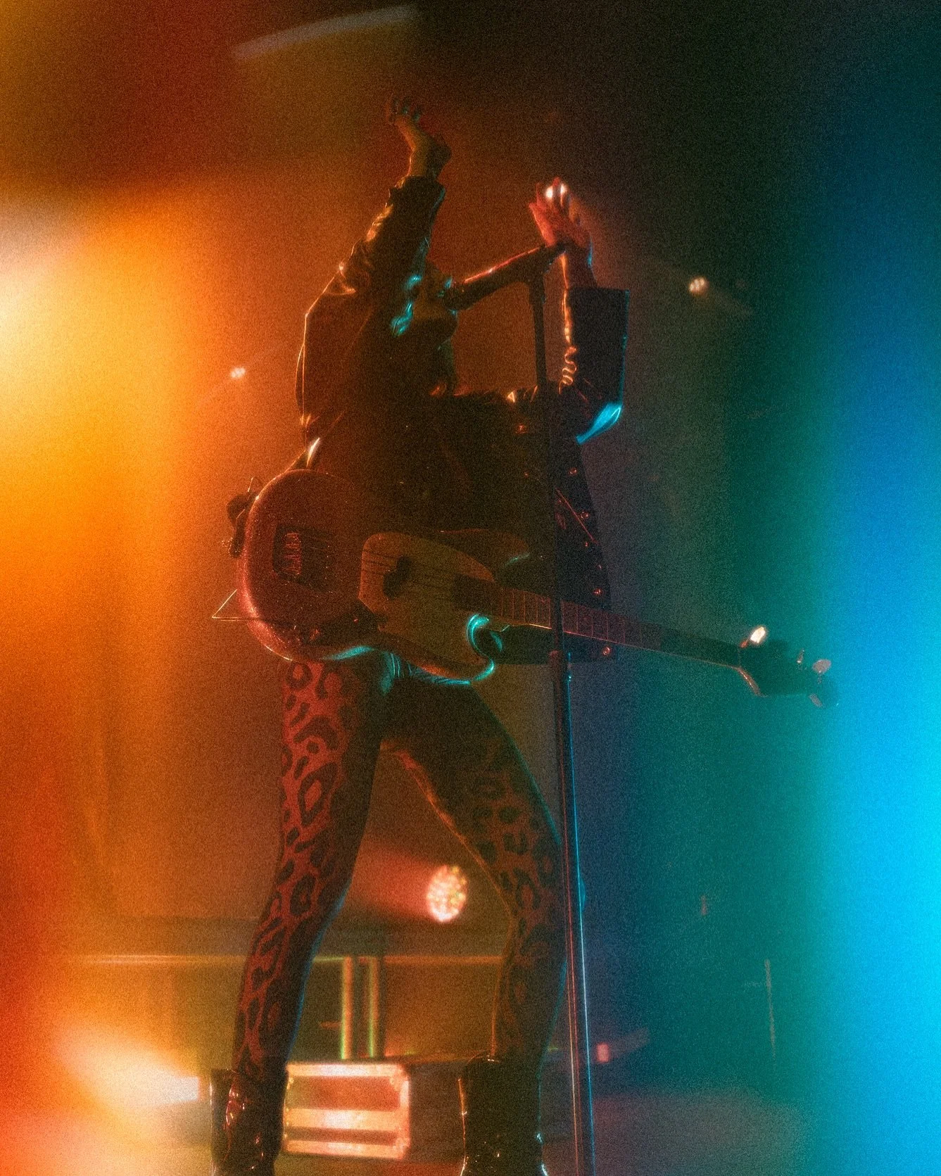 phantogram making it feel like friday night on a monday 🤘

📸: @andreavphotos 
📍: The Ritz Raleigh, NC

#phantogram #sarahbarthel #joshcarter #raleigh #ritzraleigh #concertphotography #musicphotography #livemusic #livemusicphotography #sonyalpha #c