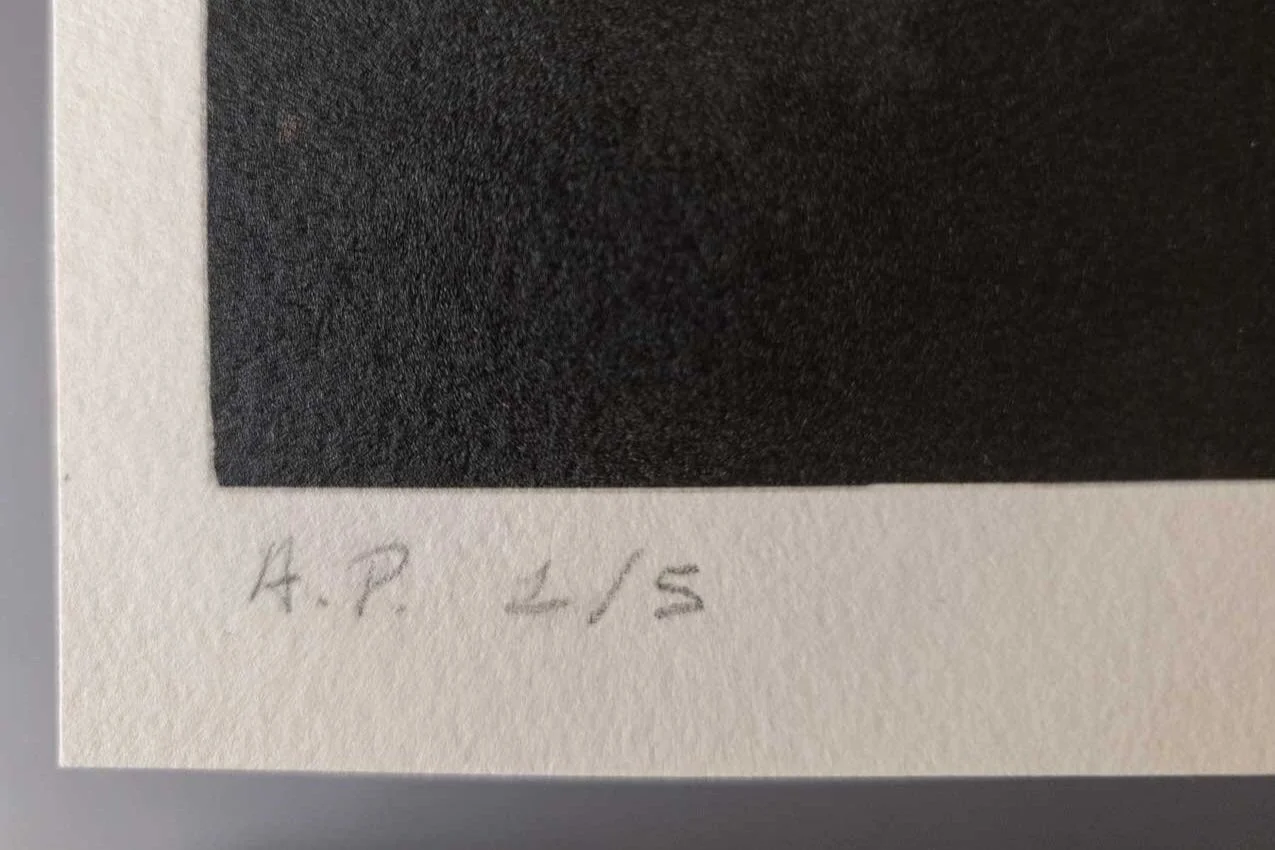 Fotografia analogica bianco e nero firmata A.P