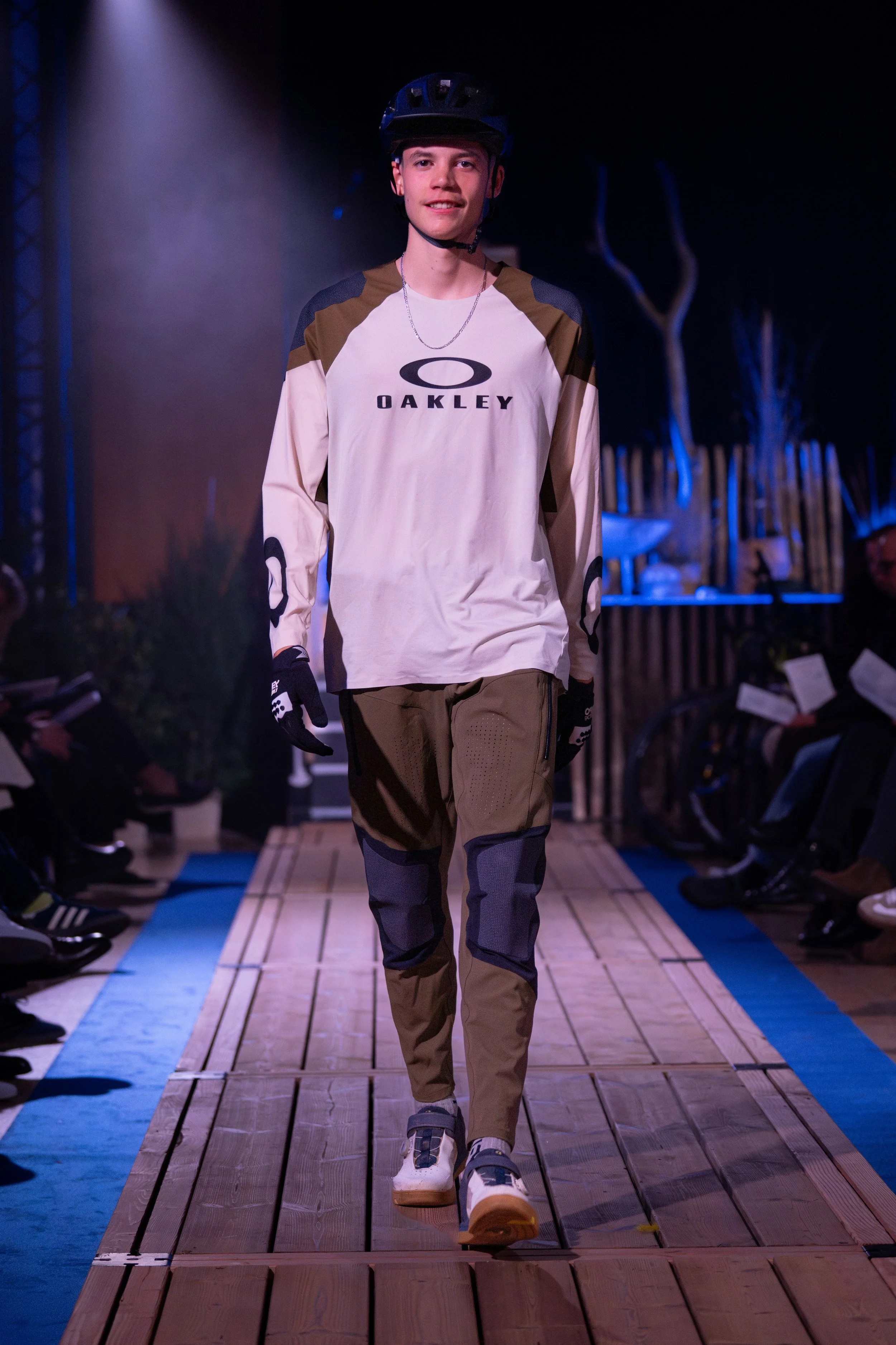 ● Louca Picton ●  Oakley 