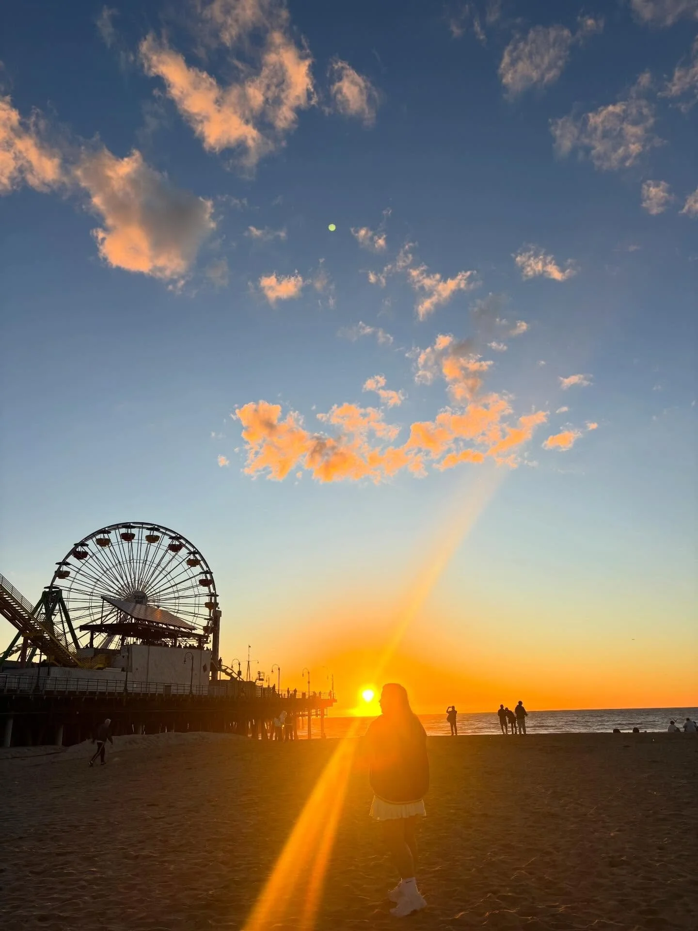 🇺🇸🤍🌅 
1. Santa Monica pier 🌅
2. Venice beach ennen auringonnousuu 
3. Ekan aamun herkku aamis 😍 
4. Puisto jossa kaikki julkkikset k&auml;y aamuk&auml;velyll&auml; 😌 
5. Noccoja??? Miss&auml; meid&auml;n Suomen kirsikka nocco on 🧐 @noccofinla