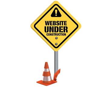Señal de advertencia amarilla con fondo negro que dice 'Sitio Web en Construcción' y una pila de conos de tráfico naranja y blanco en la base.