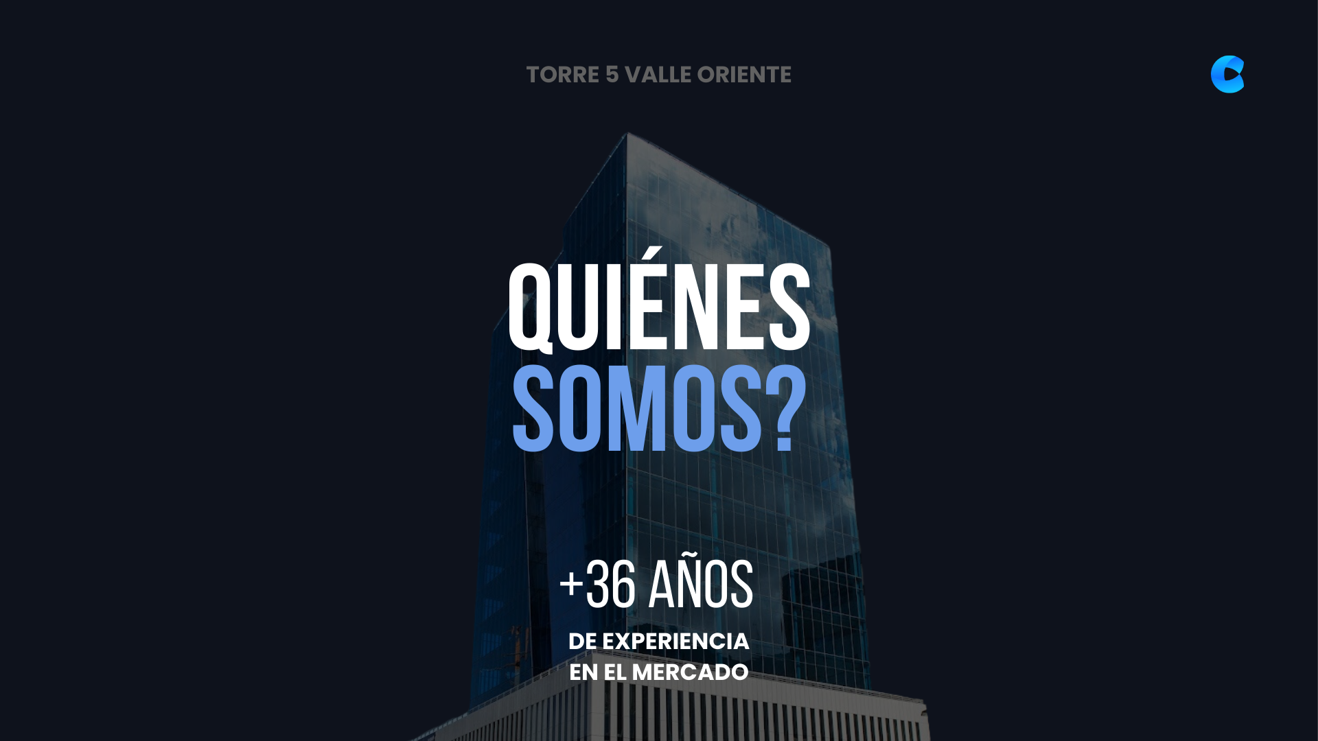Edificio Torre 5 Valle Oriente con el texto "¿Quiénes somos? +36 años de experiencia en el mercado" sobre fondo oscuro.