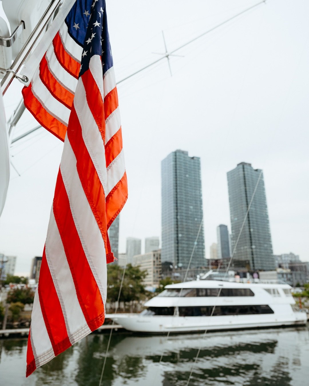 A pre-wedding dinner party on a yacht headed to the famous Statue of Liberty with the majestic New York City skyline lighted up by its iconic night lights in the background, a panorama that captures and fascinates anyone who observes it.
But it was t