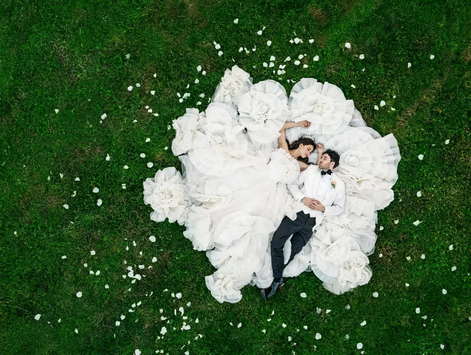 Aerial photography with bride and groom in France Flavio Bandiera