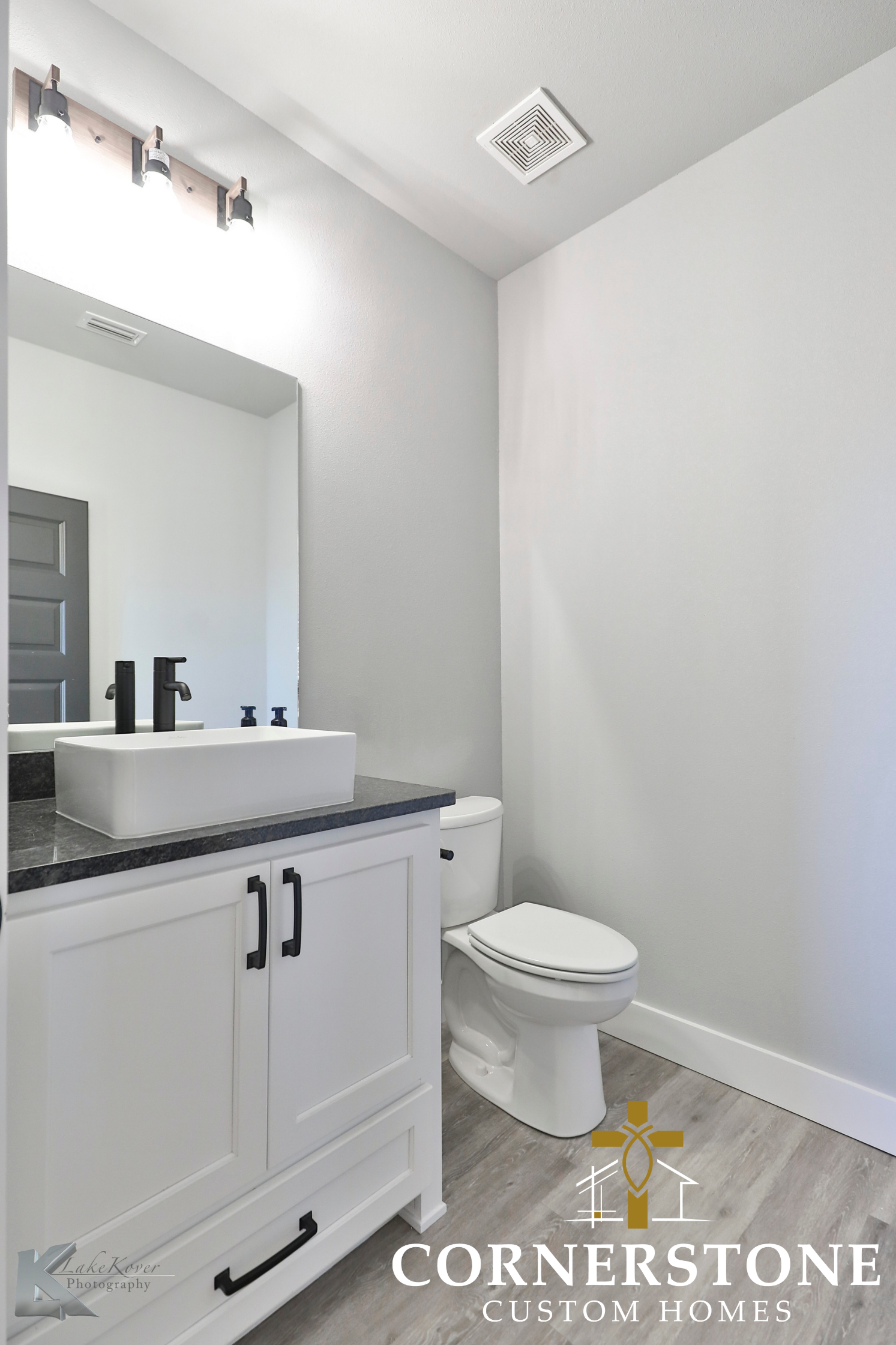 Cornerstone-Custom-Homes-Rustic-Retreat (59).png