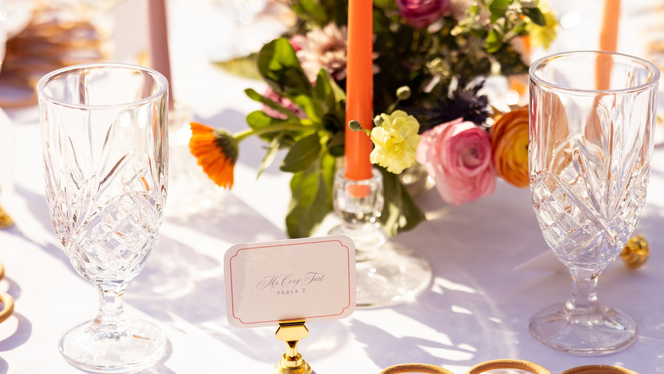 A dreamy day straight out of a Bridgerton fairytale πβ¨ Imagine soft blooms, delicate china, and a garden party fit for royalty—all set at the most charming countryside barn. We had so much fun bringing this whimsical vision to life with the sw