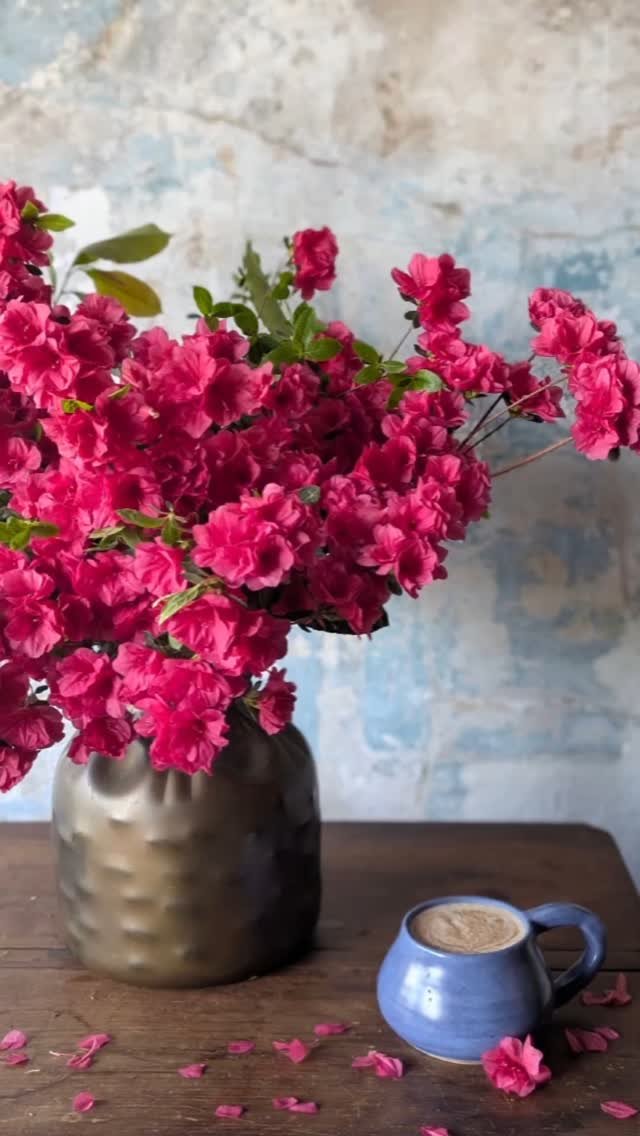 Fresh Hand-tied Flowers & Delicious Homemade Coffee on Sale May 9th & 11th!! π£π£ at Nomadas Coffee
Get your fresh wrapped bouquets and authentic pressed coffee at @nomadas_coffee !! ββππ
Located in Delafia 1103 S Roxboro St. Durham, NC