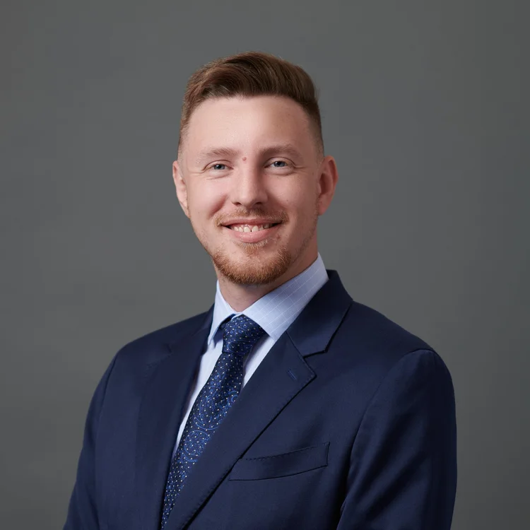 Portrait corporatif — homme, complet marine