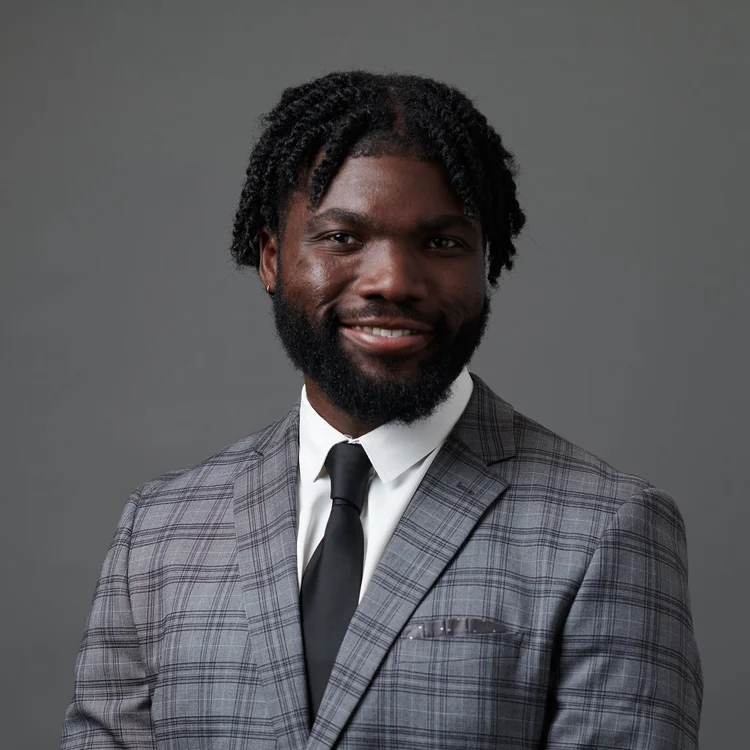 Portrait corporatif — homme, complet à motifs
