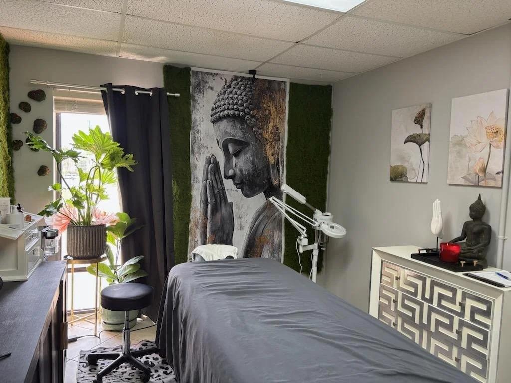 Massage room at Q's massage and facial LLC in Marco Island Florida 