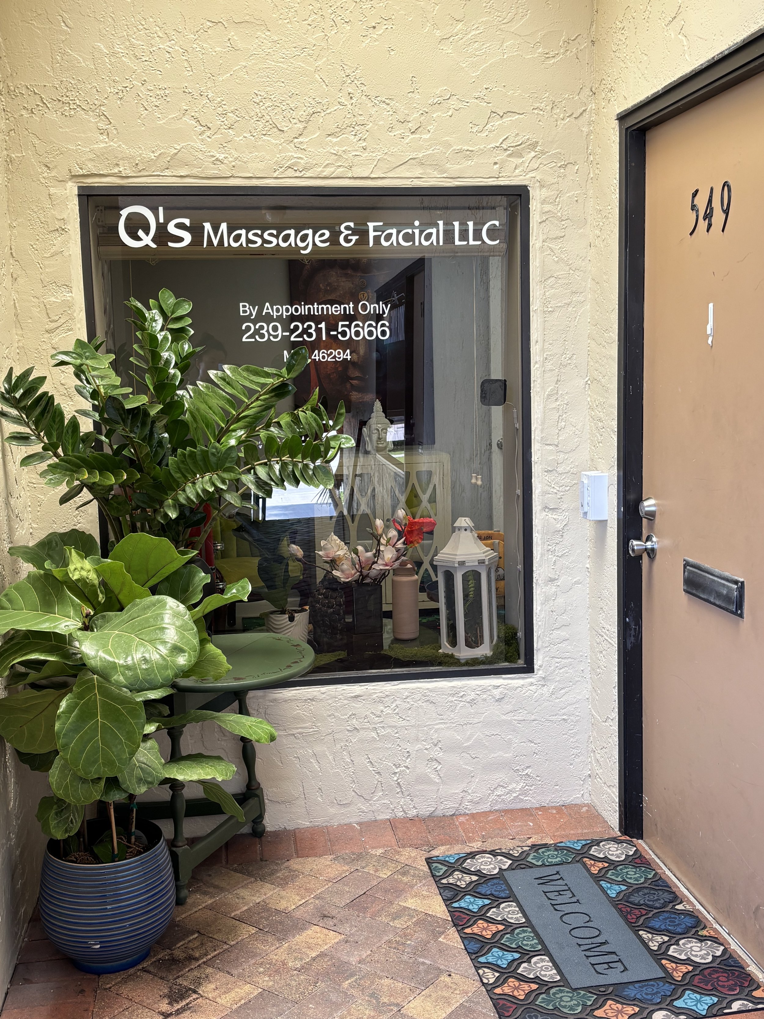 front entrance at Q's massage and facial LLC in Marco Island Florida 