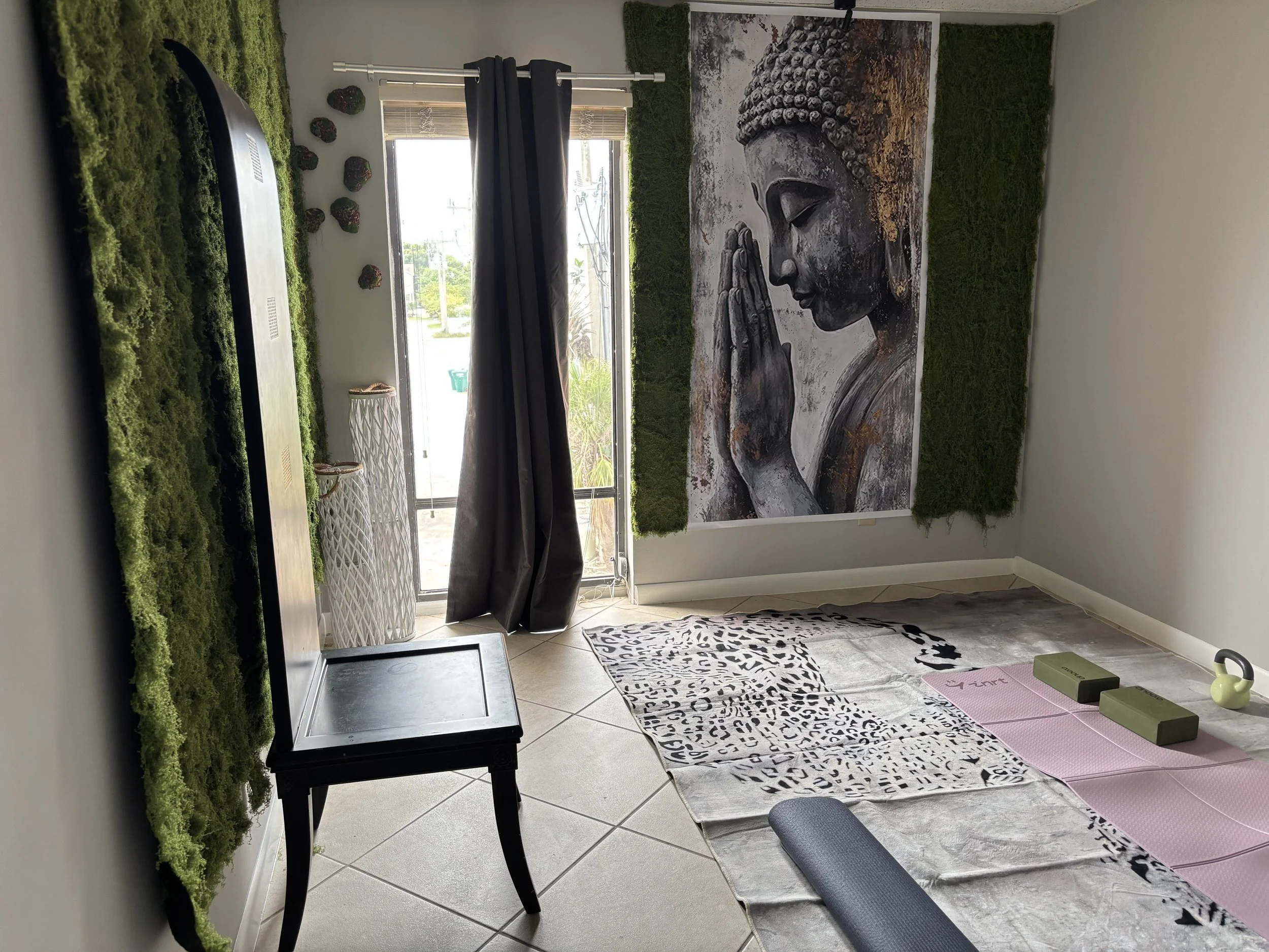 Massage room at Q's massage and facial LLC in Marco Island Florida 