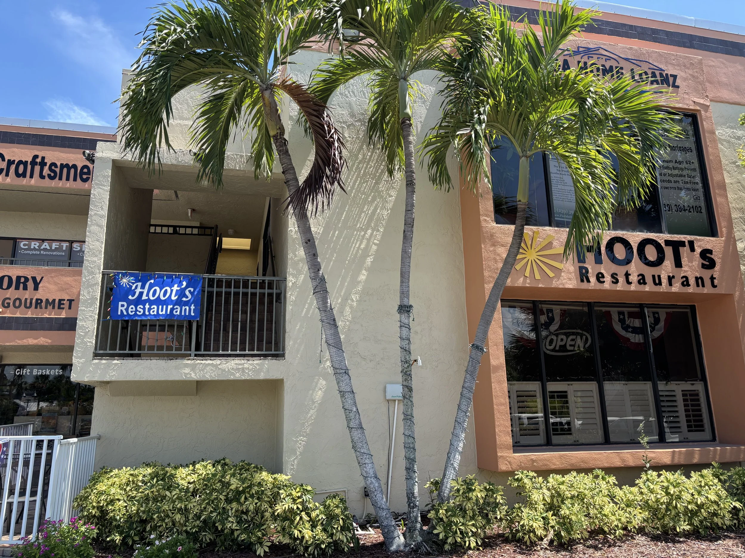 front of building at Q's massage and facial LLC in Marco Island Florida 
