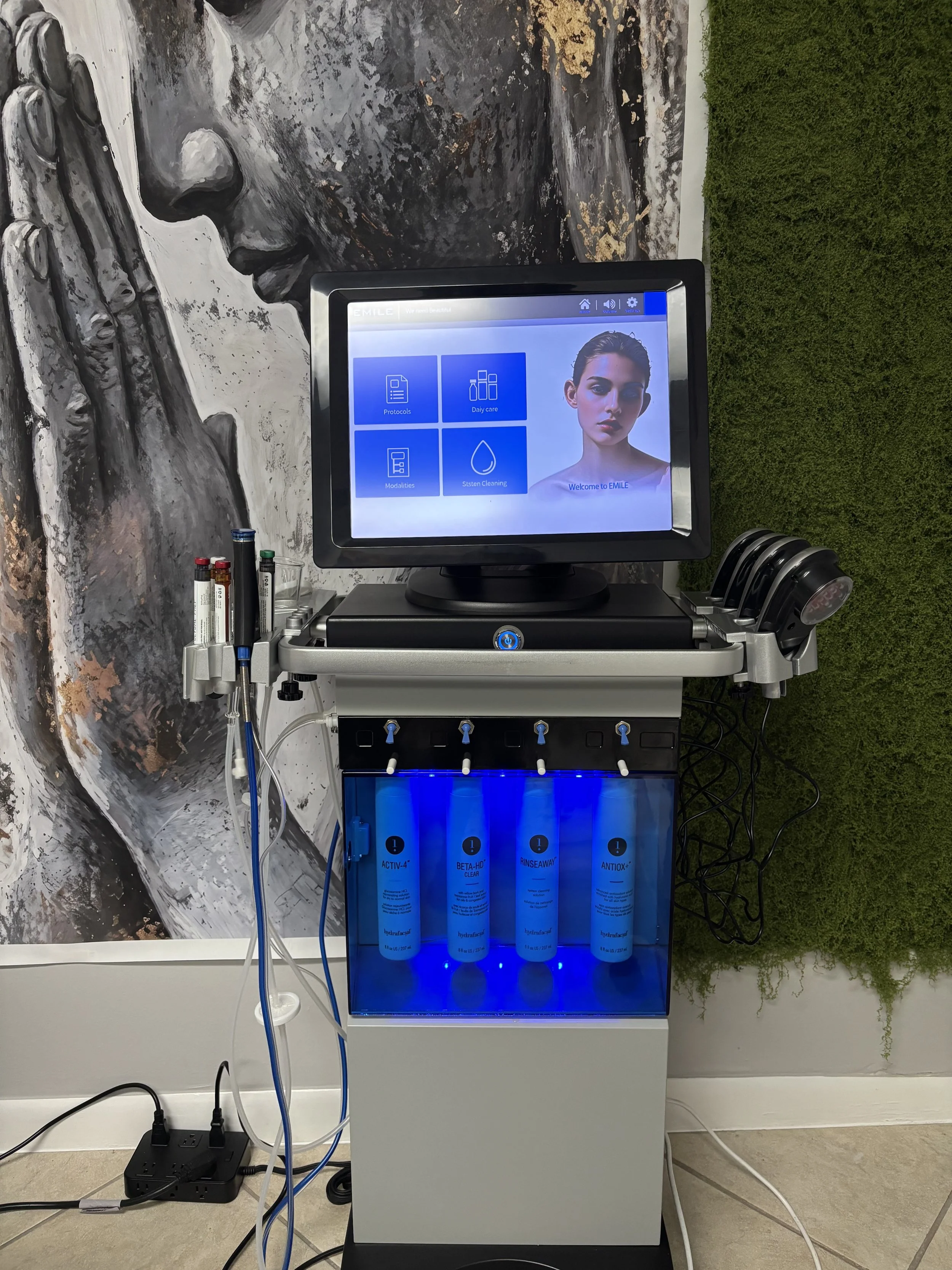 hydrofacial at Q's massage and facial LLC in Marco Island Florida 