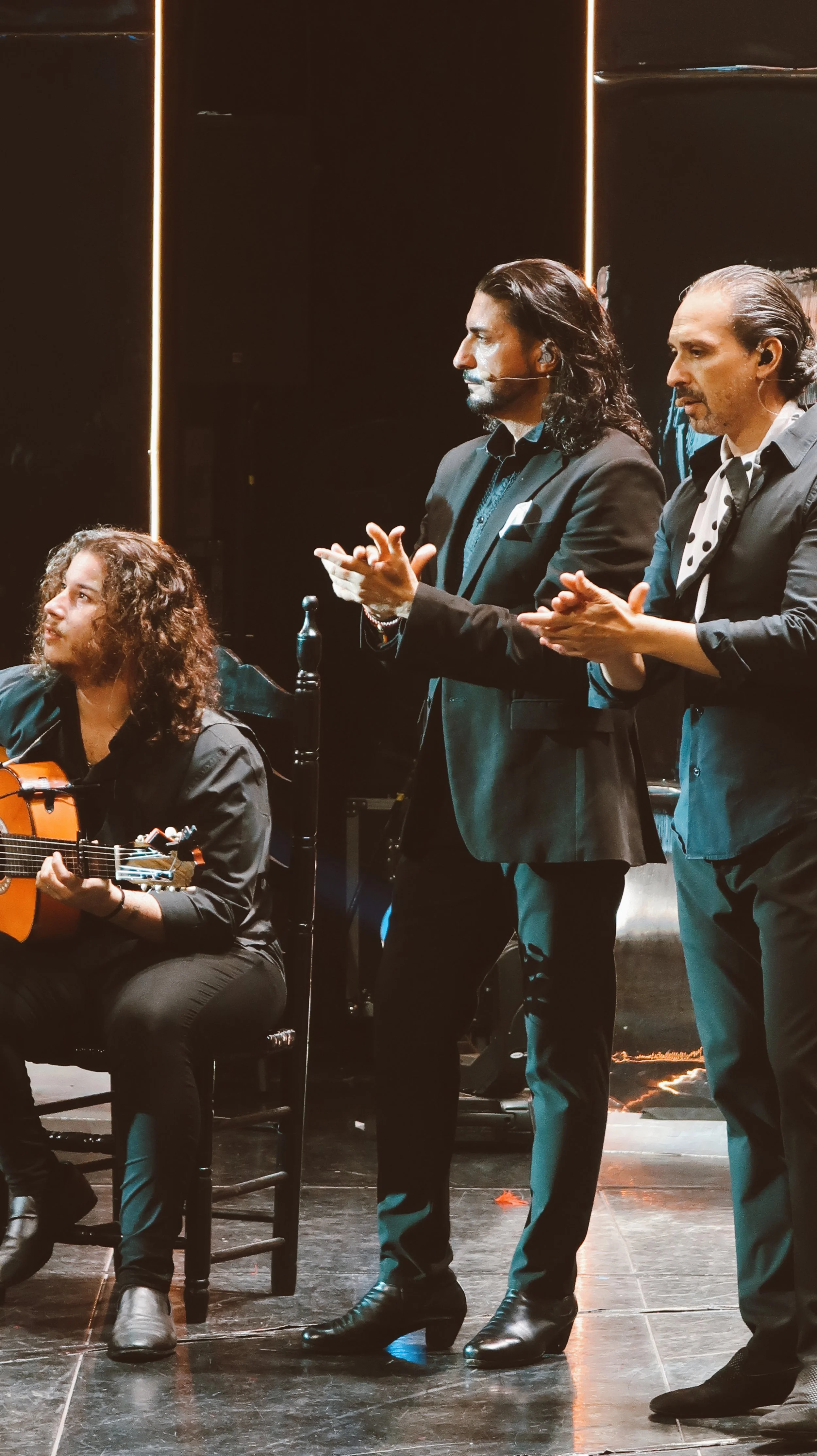 "Perlita Chico" a la guitarra y Javier Heredia y Bartolo a las palmas