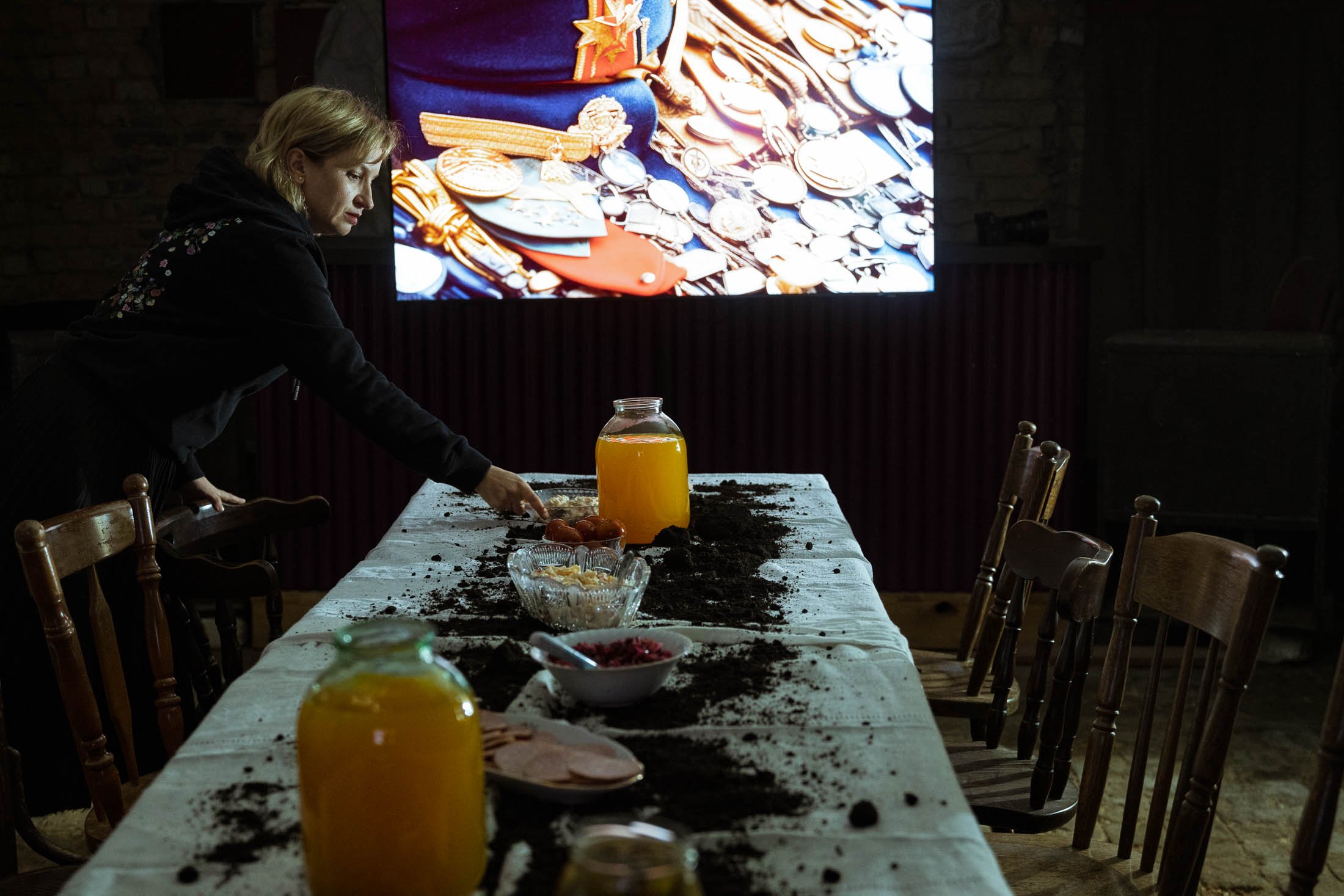 Maria Gvardeitseva, Price-less, 2023. Performance at Riga, Latvia. Courtesy of the artist.