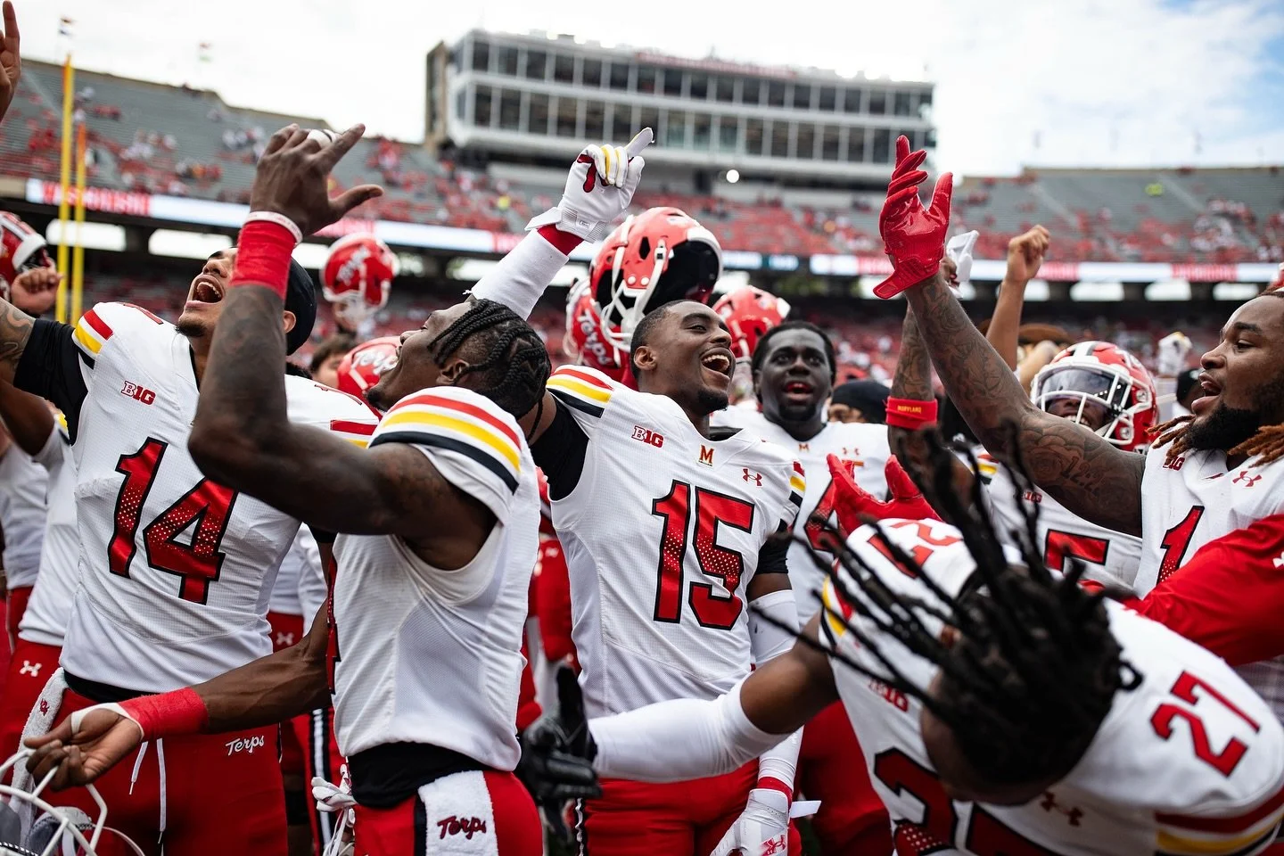 All Business at Camp Randall 
UMD 27 
Wisconsin 10 
🐢🏈🔥🔥🔥🔥
#Elevate

📸: @shotbyblanco