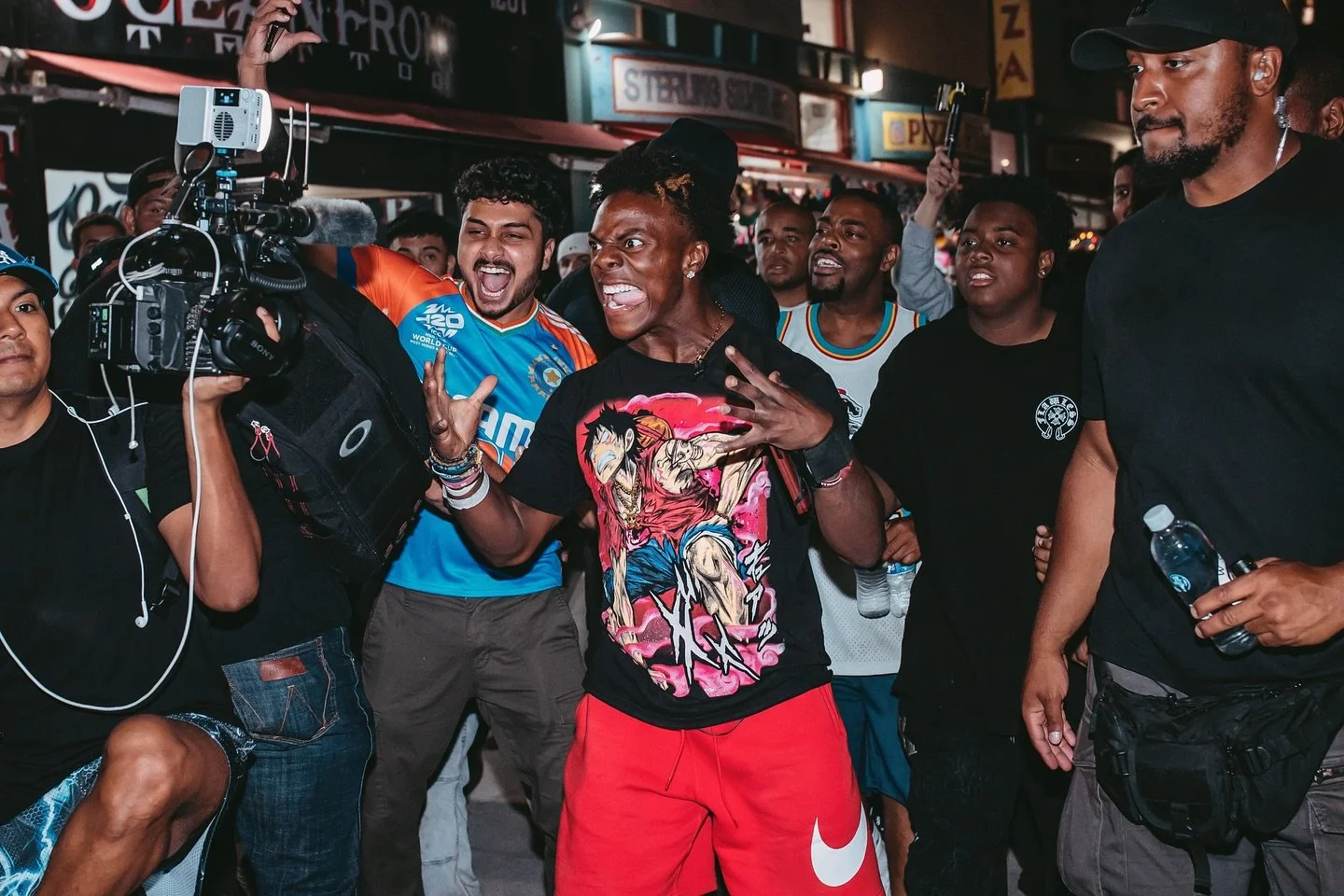 @ishowspeed X📍LA
Day 33 out of 35 🎯
📸🔥🔥🔥🔥