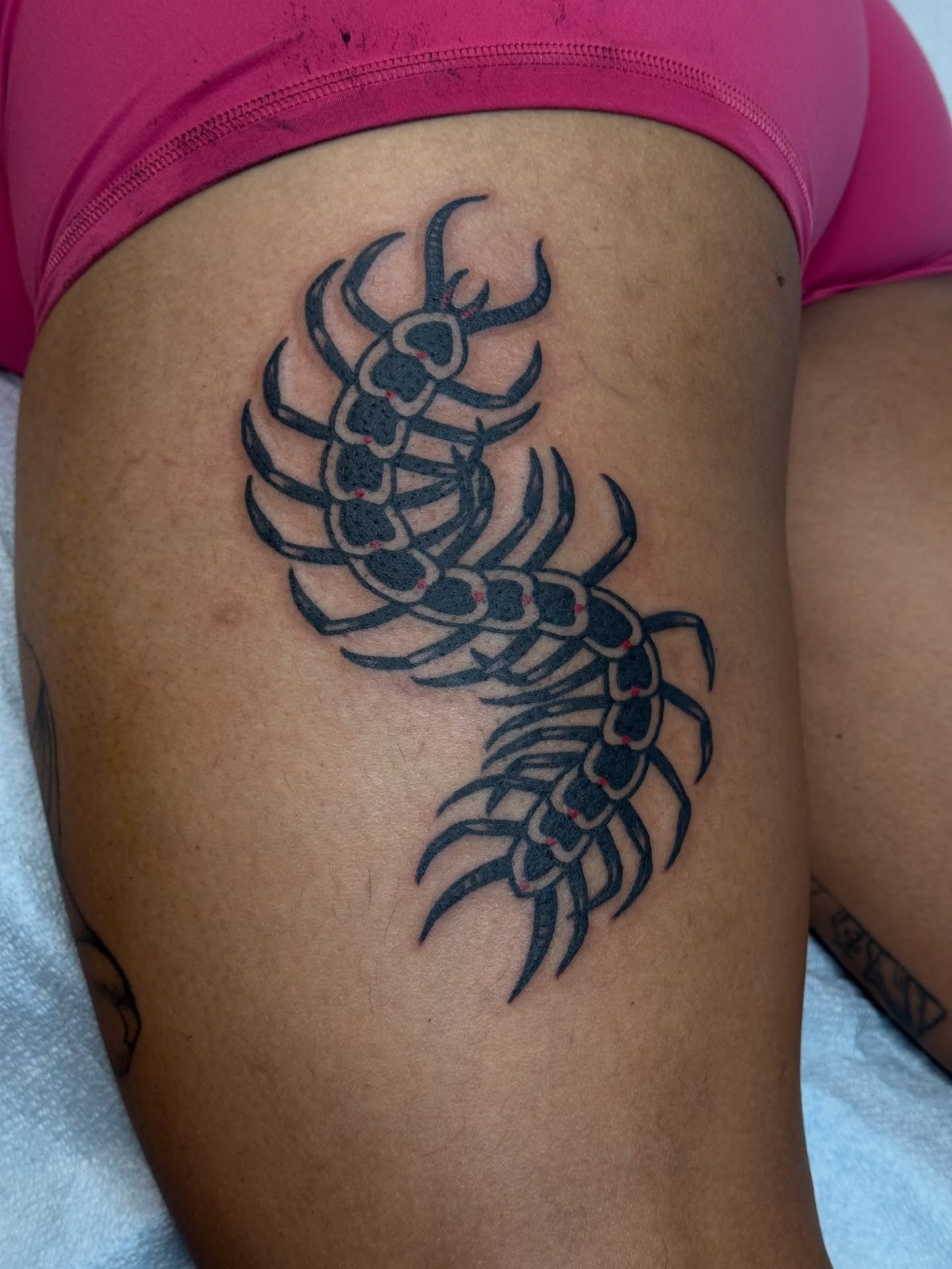 My trip to @kaeohawaiistudio earlier this month was an absolute treat! Thank you to everyone at the shop for all the wonderful hospitality during my stay and everyone who got tattooed. I&rsquo;ve been coming over to guest spot with @chepilago &amp; h