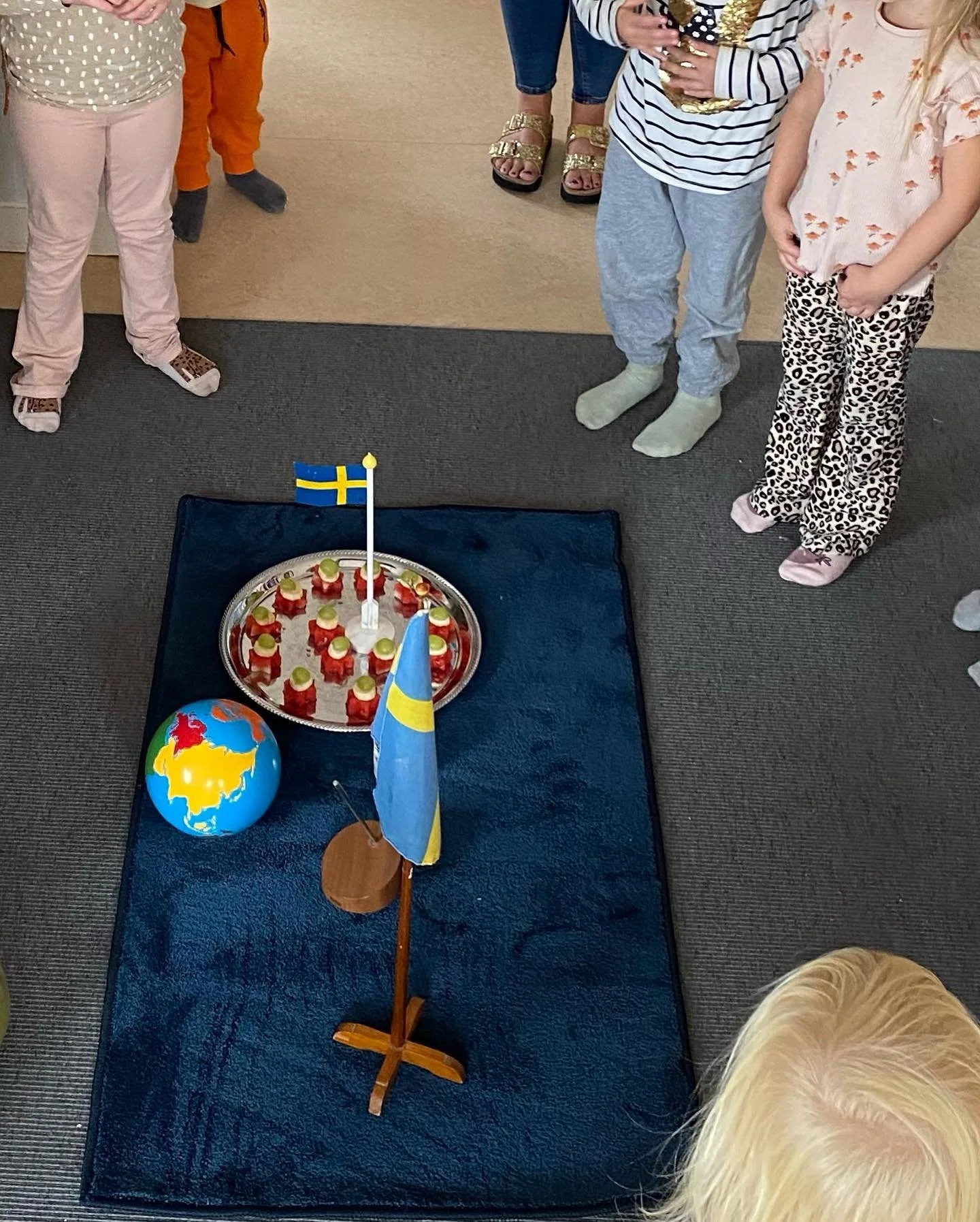 Idag firas f&ouml;delsedag p&aring; Globen 🌍🇸🇪med s&aring;ng o 🍉 frukt 

#montessorif&ouml;rskolangloben 
#f&ouml;rskolangloben
#montessori
#f&ouml;rskola
#lpf&ouml;18